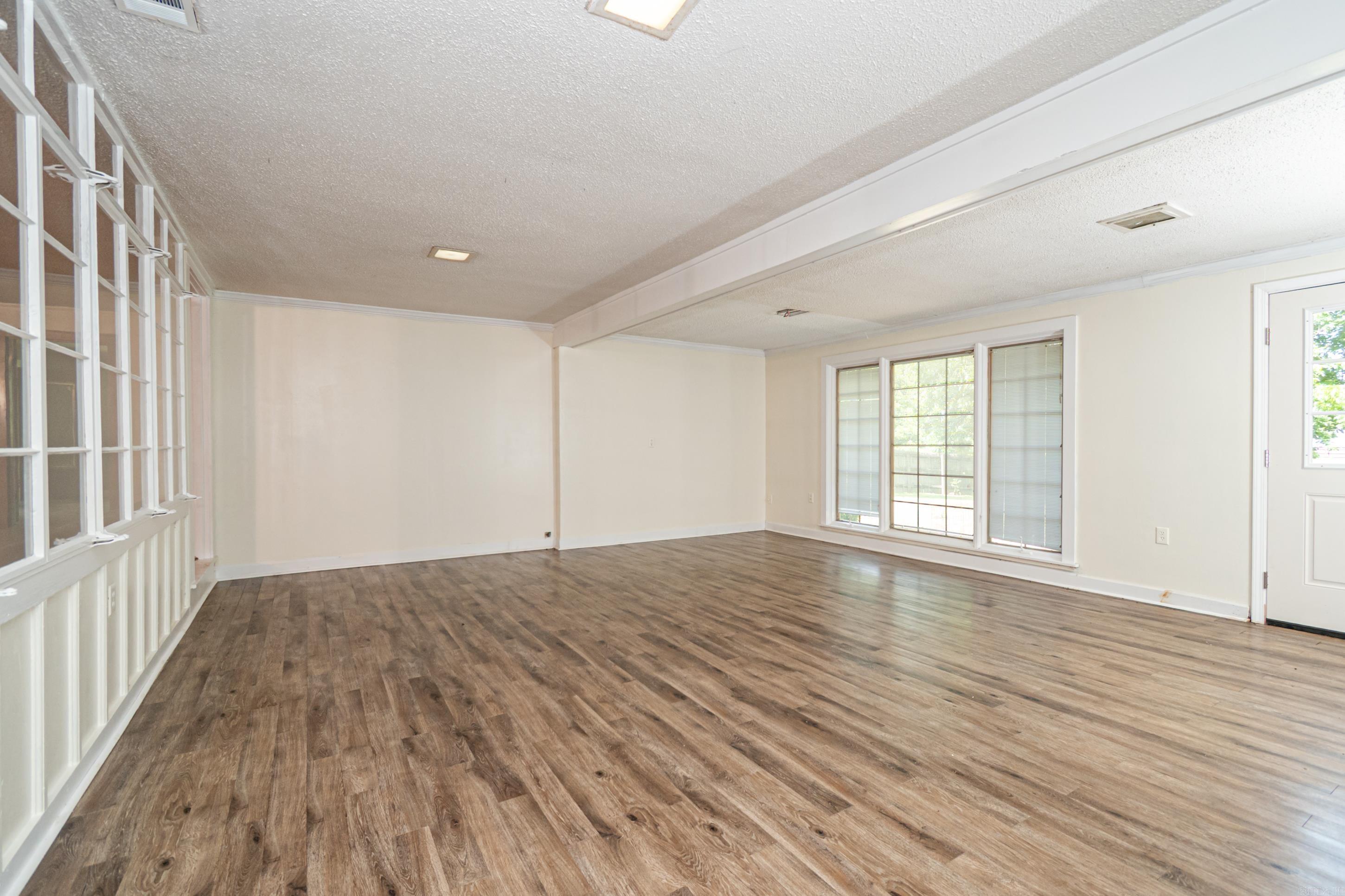 SCOTT INSIDE - Residential