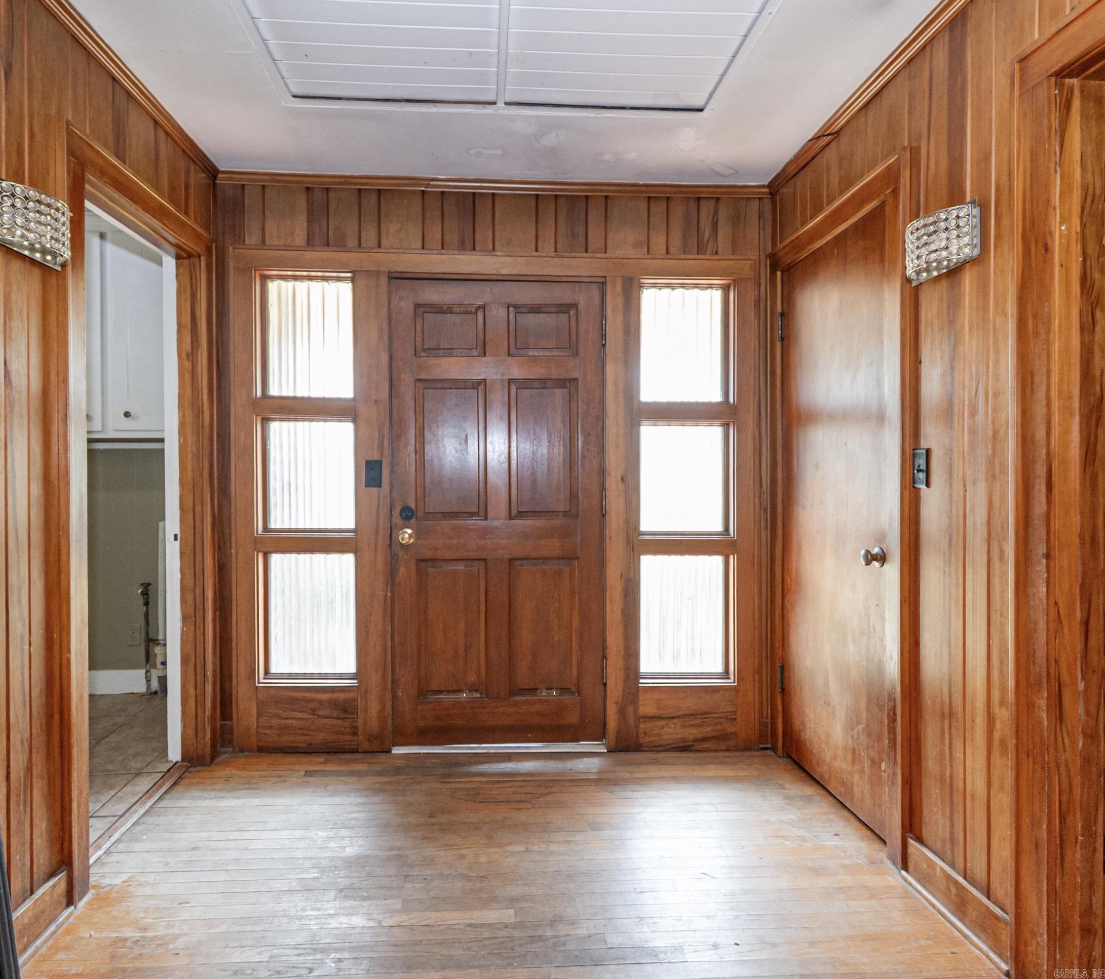 SCOTT INSIDE - Residential