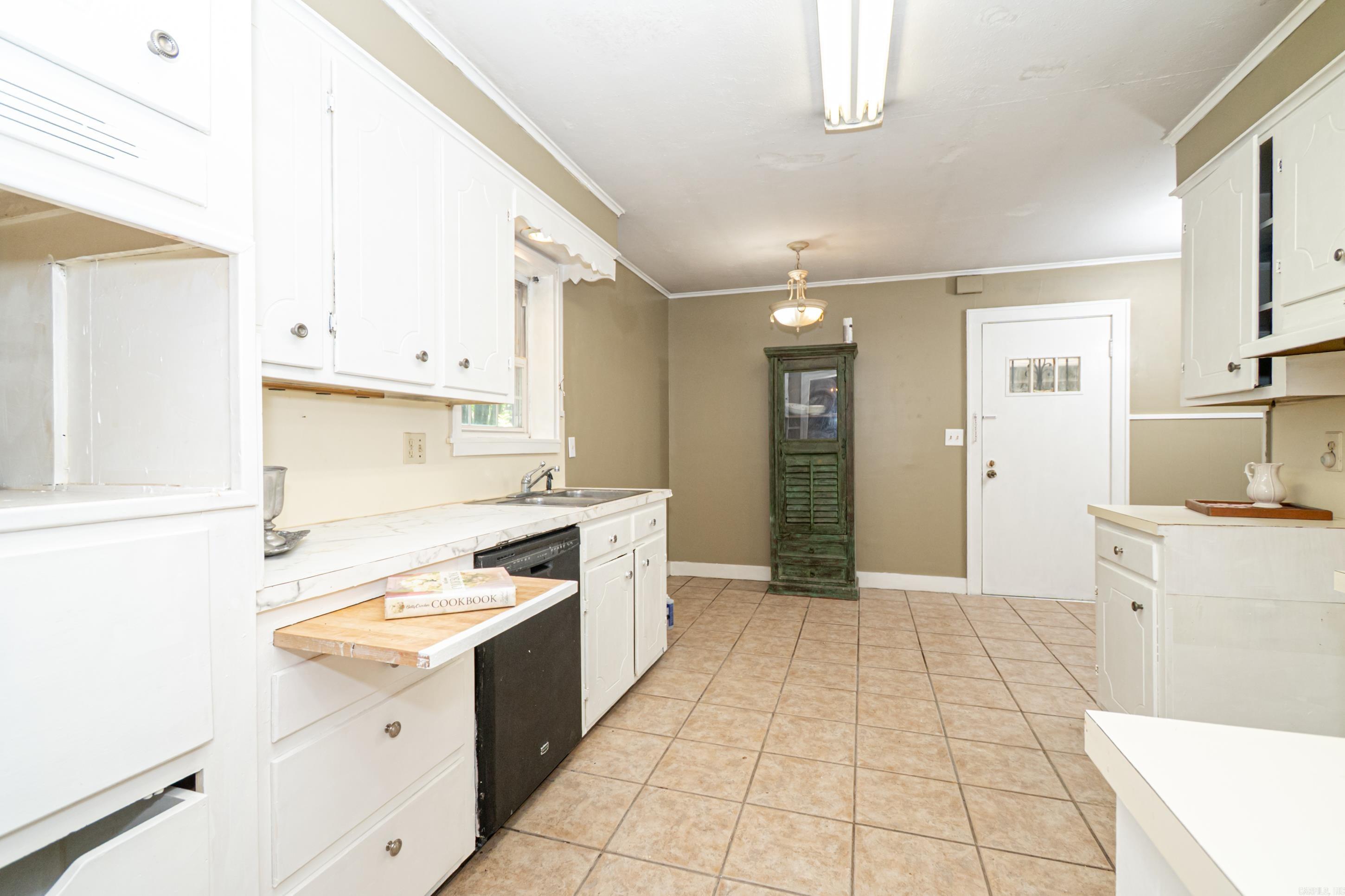 SCOTT INSIDE - Residential