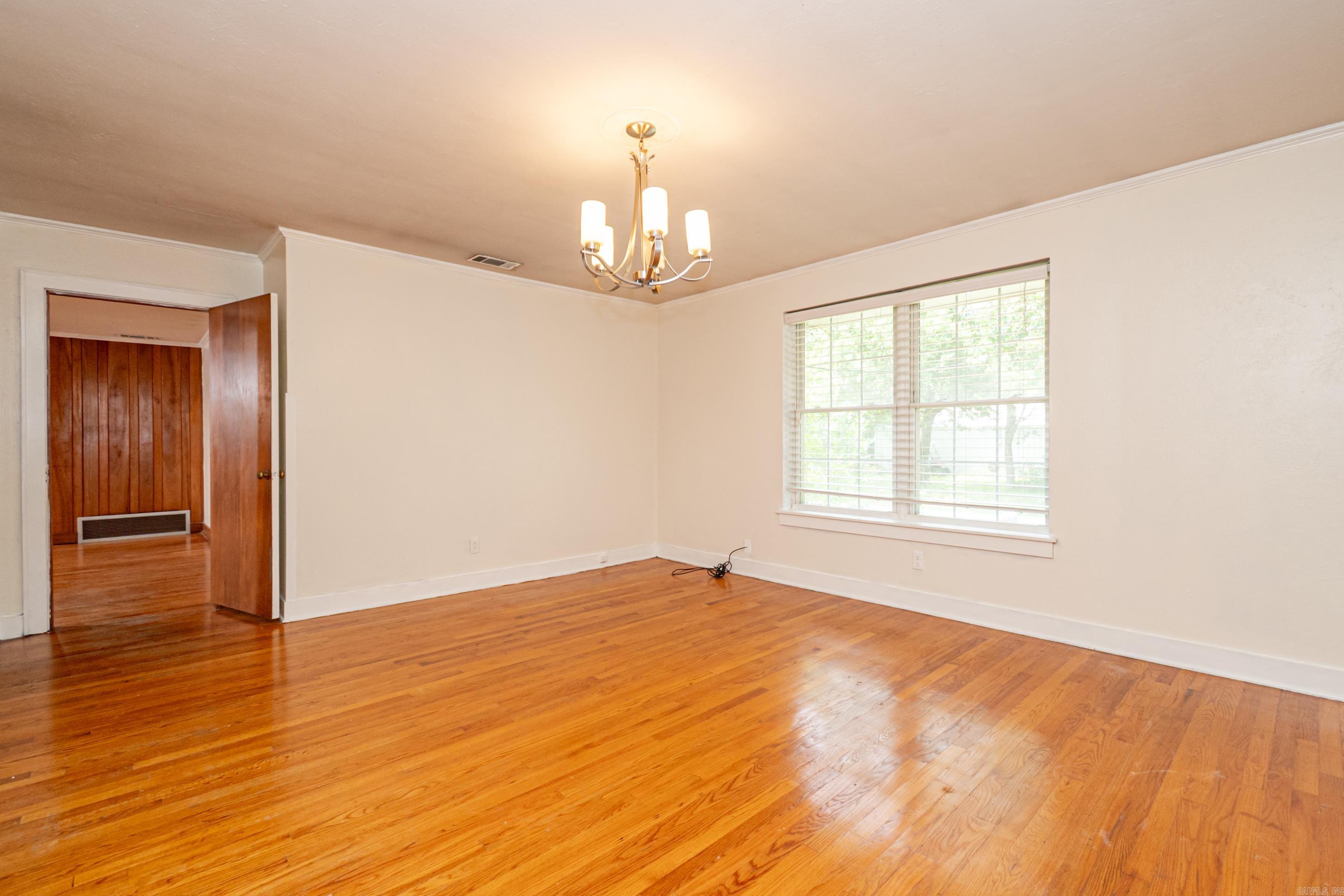 SCOTT INSIDE - Residential