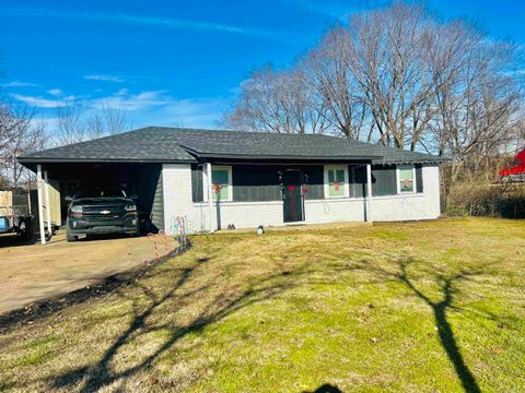 Photo of 102 12Th St, Marked Tree, AR 72365 (MLS # 25049617)