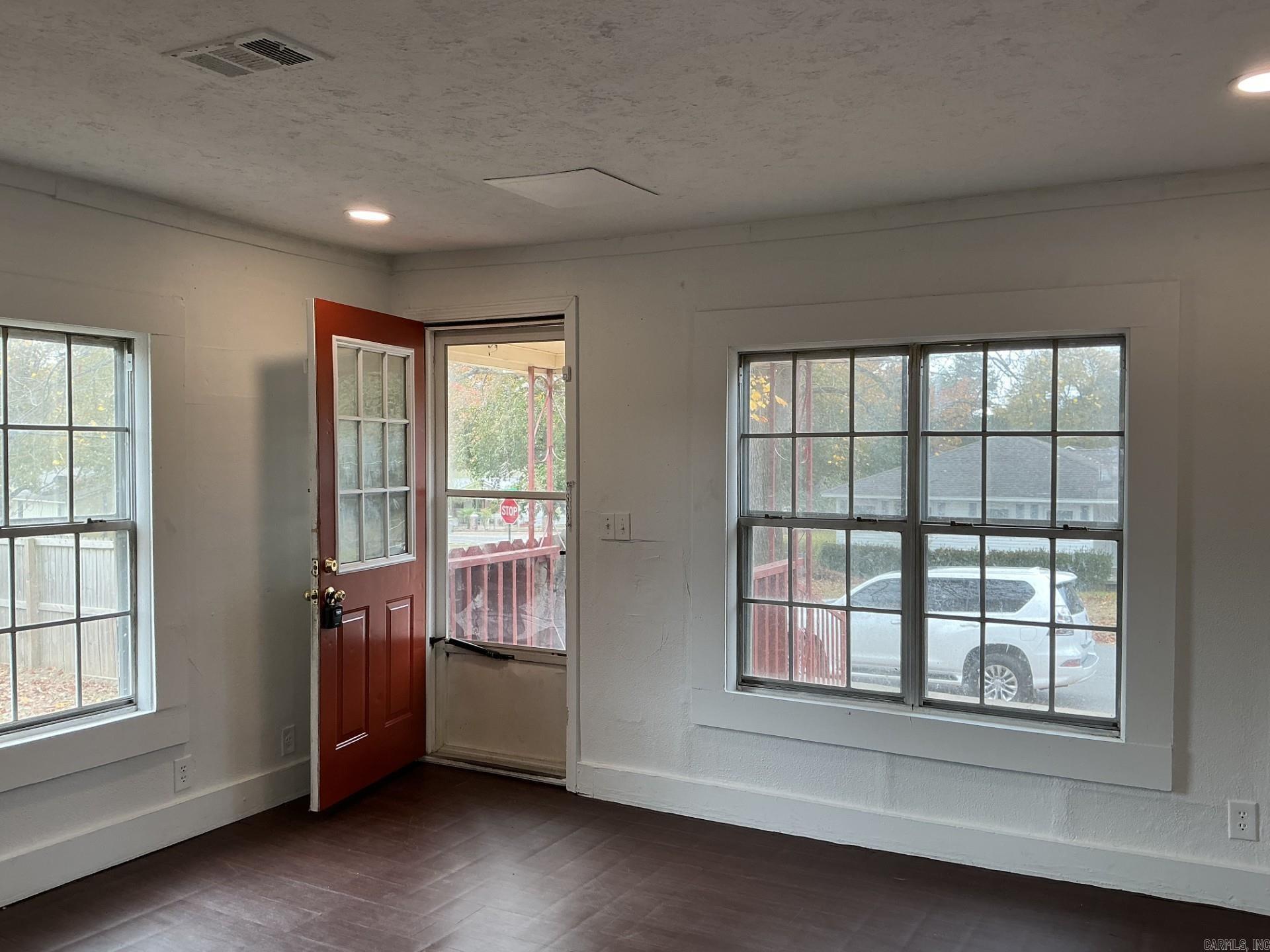 FOREST HILLS - Residential