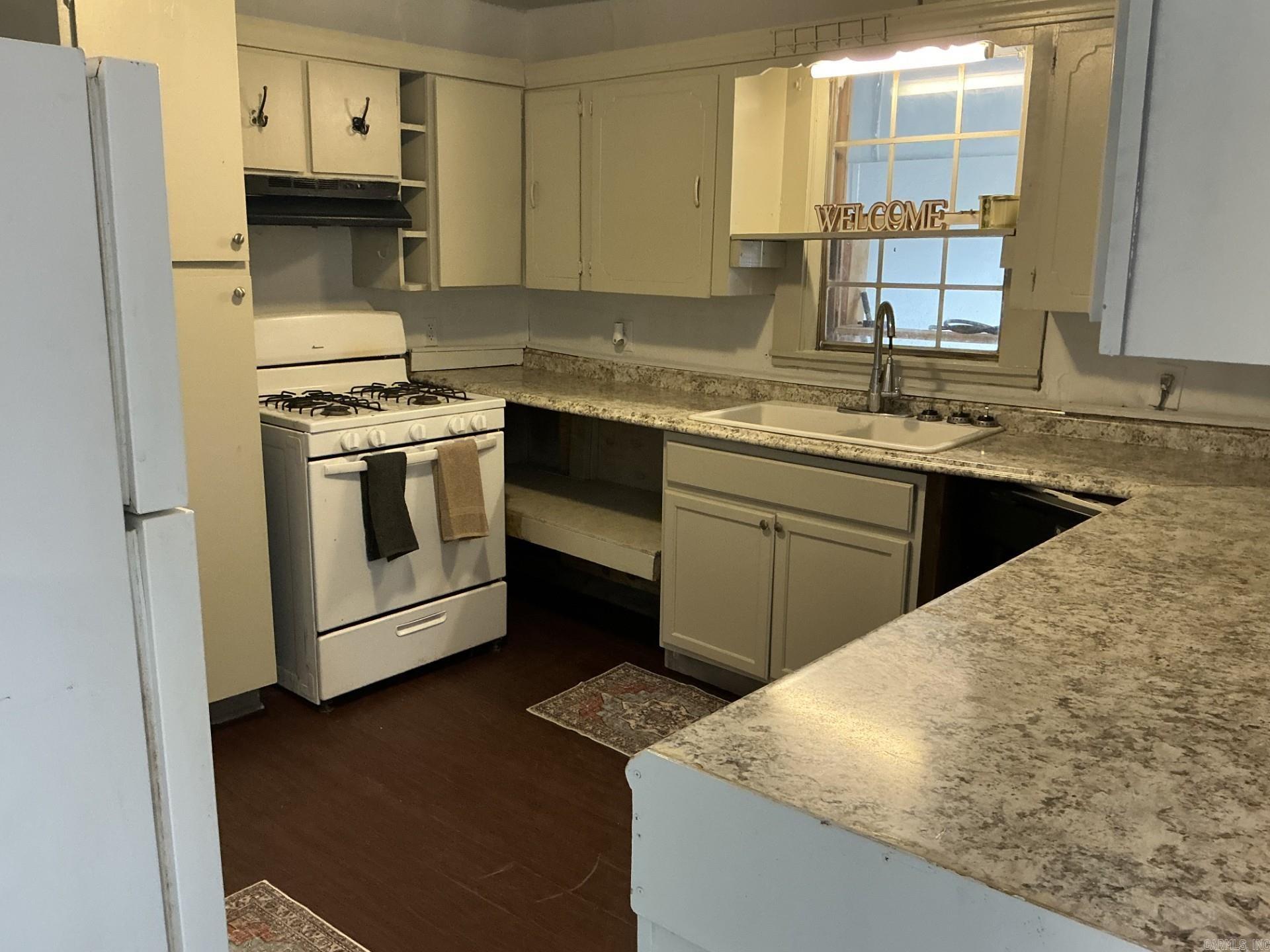 FOREST HILLS - Residential