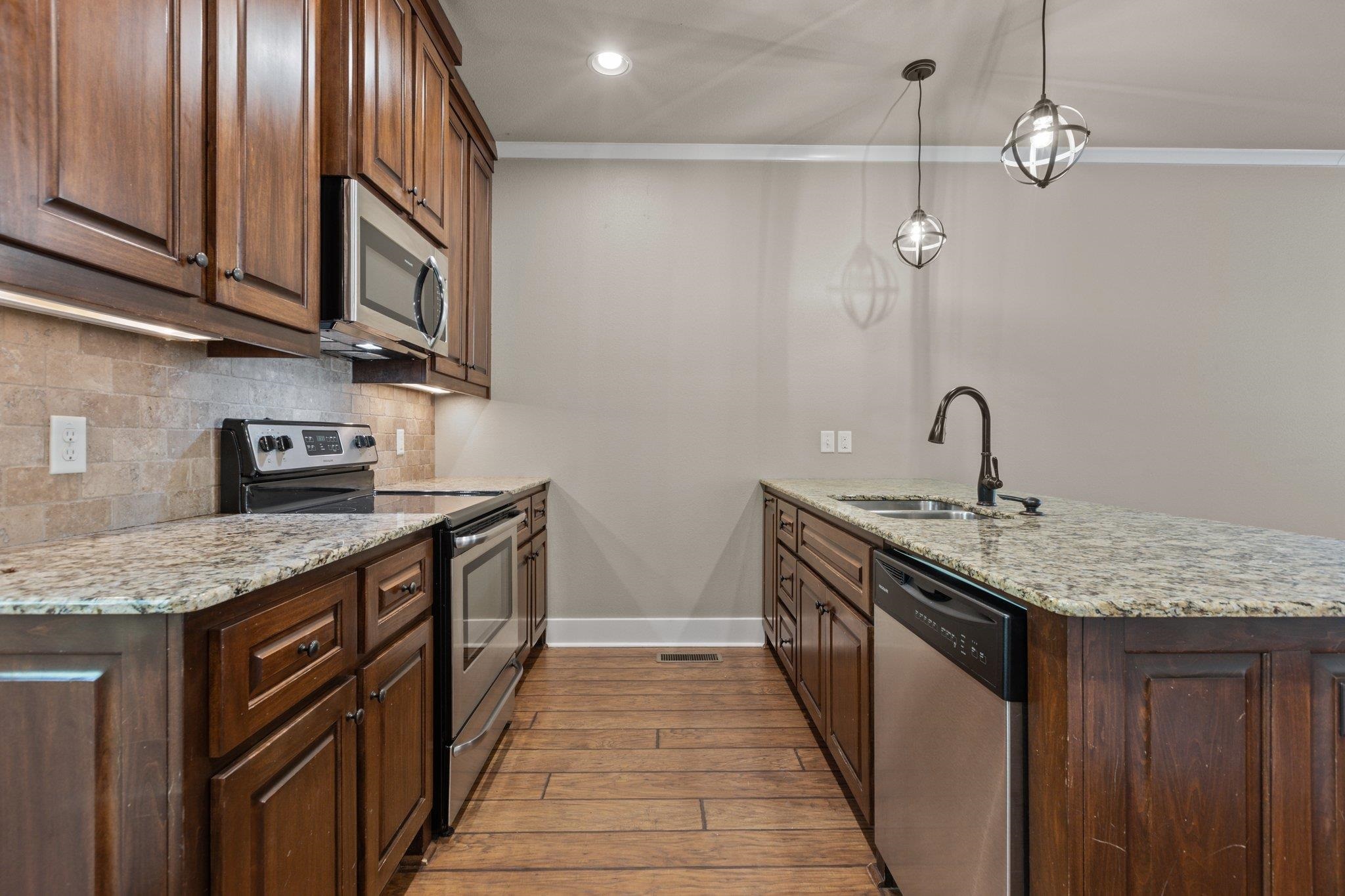 SUMMER WOOD - Residential