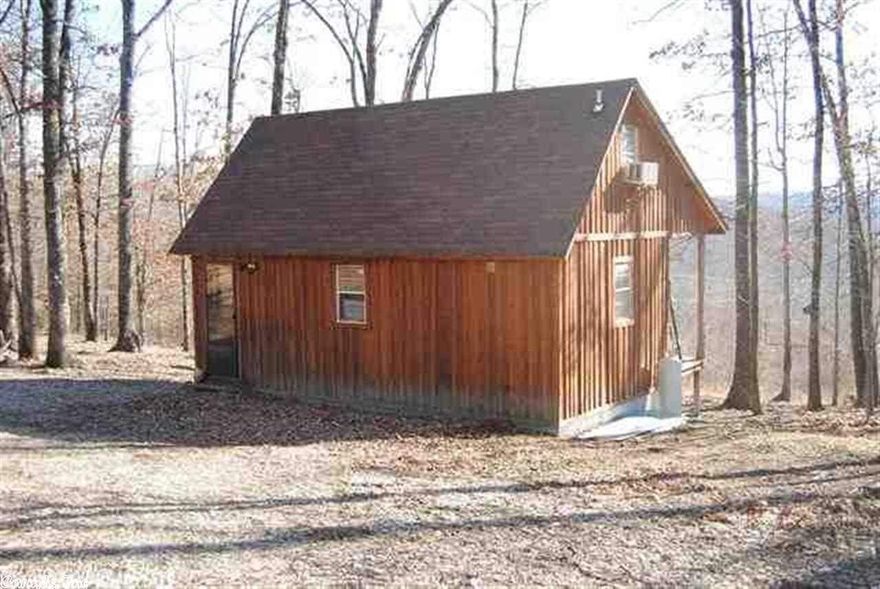 CUTE LITTLE GET-AWAY CABIN, FINISHED READY TO MOVE INTO. HAS AWESOME VIEWS, LOTS OF WILDLIFE, APP. MILE TO THE BUFFALO NATIONAL RIVER. HAS SEPTIC, WATER AND ELECTRIC, NICE BACK PORCH TO SIT AND ENJOY THE VIEWS, HAS A ONE BEDROOM LOFT, HAS A QUEEN BED IN THERE NOW. THIS IS A RARE FIND, NOT TO MANY CABINS IN GILBERT THIS CLOSE TO THE BUFFALO RIVER. GET READY TO OWN YOU CABIN NEAR BUFFALO AND ENJOY THE UPCOMING SUMMER AND LAZY DAYS ENJOYING THE NATURAL BEAUTY THIS AREA HAS TO OFFER. ONLY TOWN ON BUFFALO RIVER
