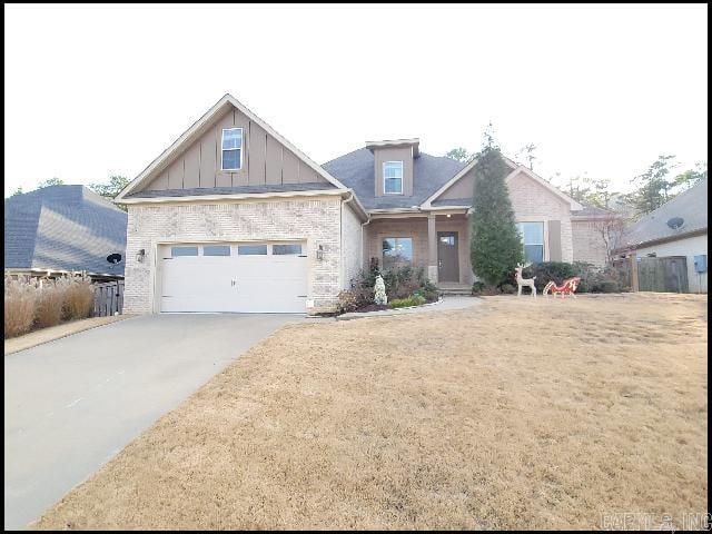 *LITTLE ROCK* BEAUTIFUL CHENAL VALLEY HOME IN EPERNAY PLACE SUBDIVISION!! This 4 Bed And 3 Bath Home Features Over 3000 SqFt! Gas Range, Refrigerator, And Dishwasher Included In Kitchen! Beautiful Wood, Tile, And Carpet Throughout! Fenced Backyard! 2 Car Garage For Parking! PET FRIENDLY!! AVAILABLE NOW!!! <a href='https://raineyrealty.com/virtualtour.php?r=Q1akfC'> Click here for a 360° Virtual Tour</a>