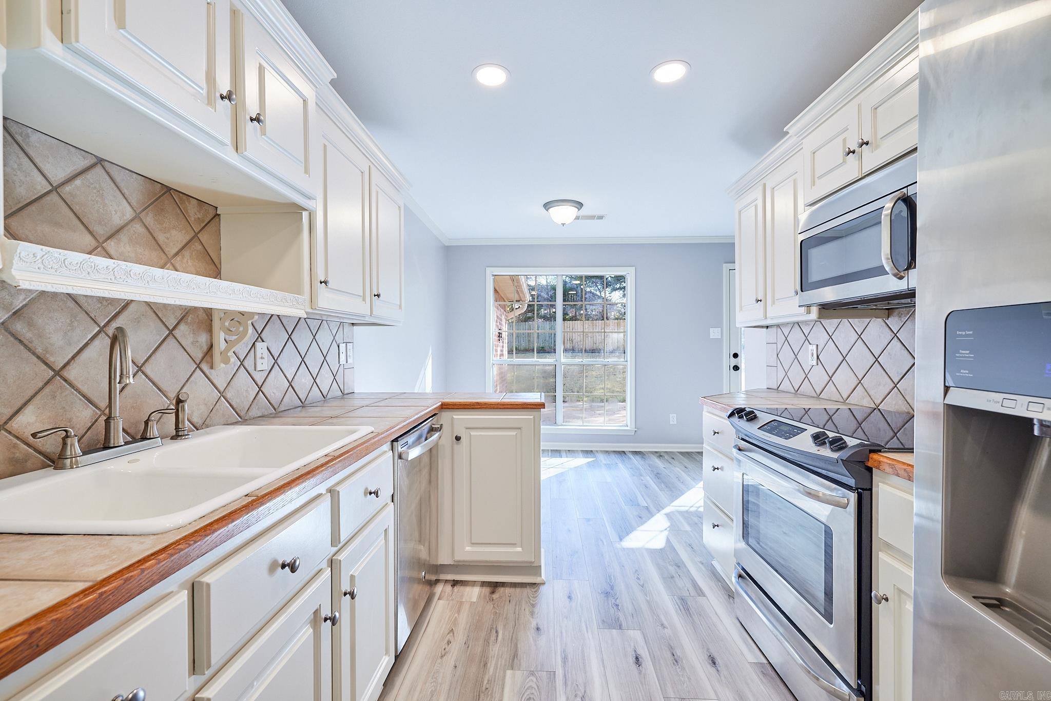 DIAMOND POINTE - Residential