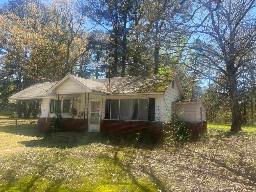 Tons of potential with this brick/siding combo house in the Prattsville community.  Sitting on approximately 1 acre, this little fixer upper is awaiting its new owner! See agent remarks.