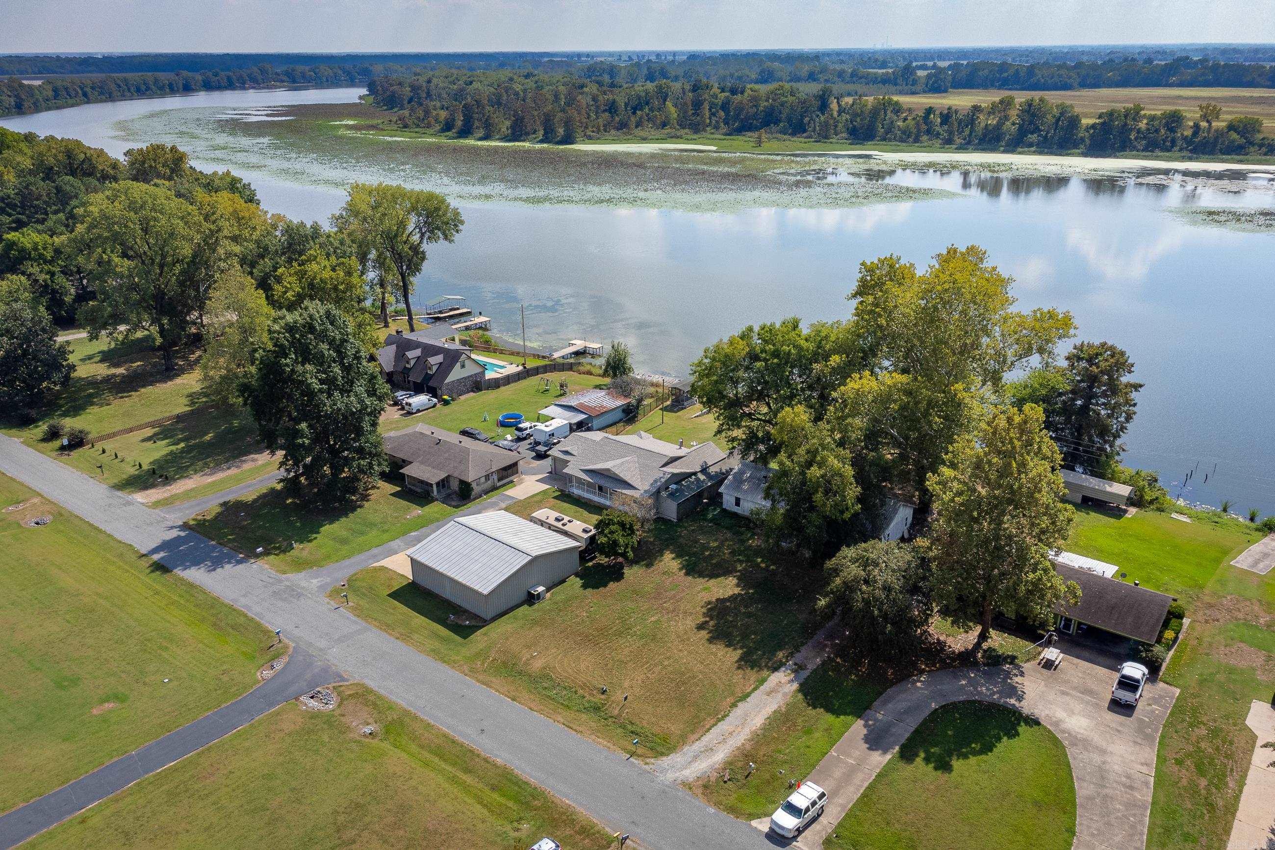 RIVER MANOR EST - Residential