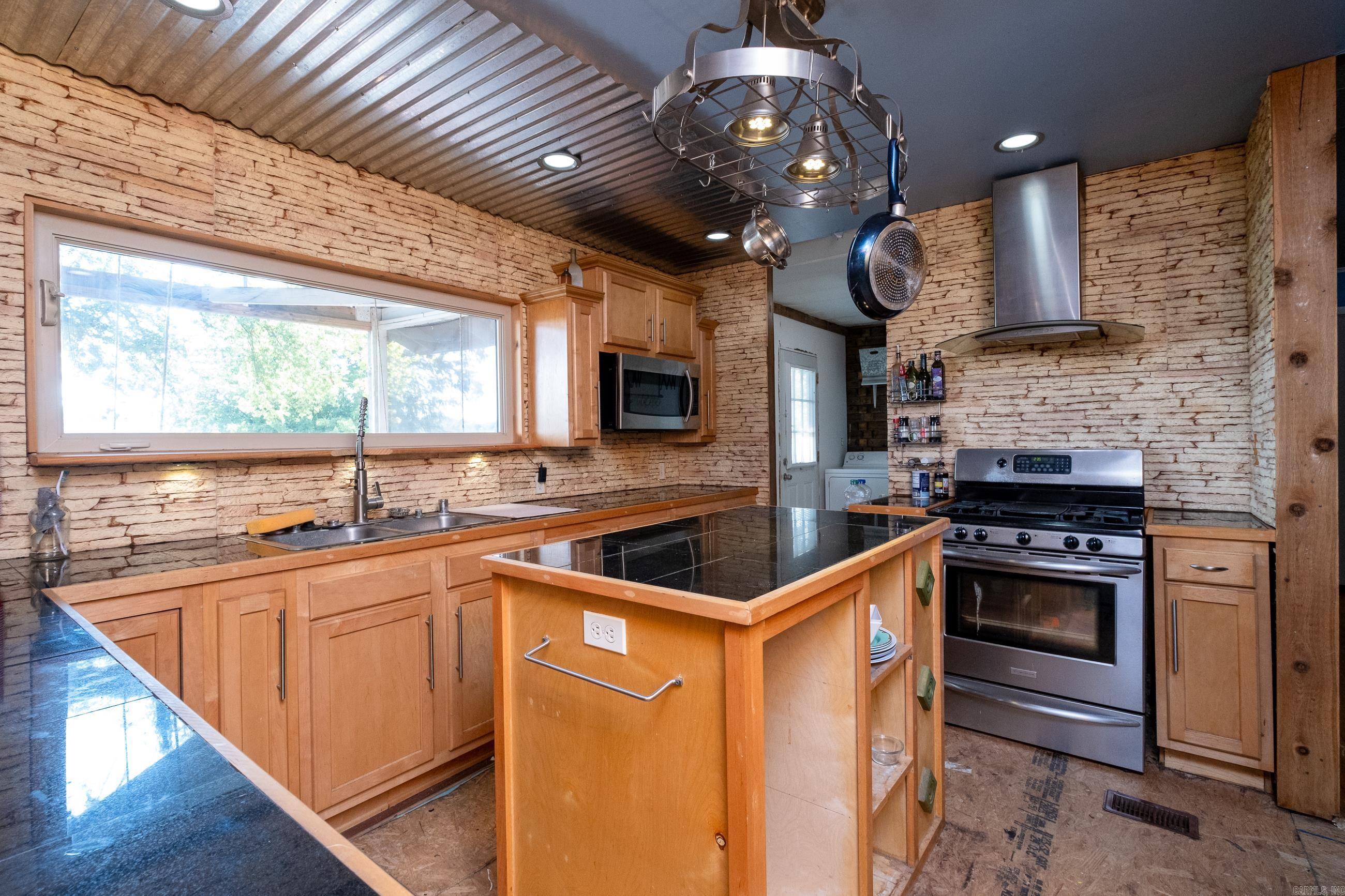 RIVER MANOR EST - Residential