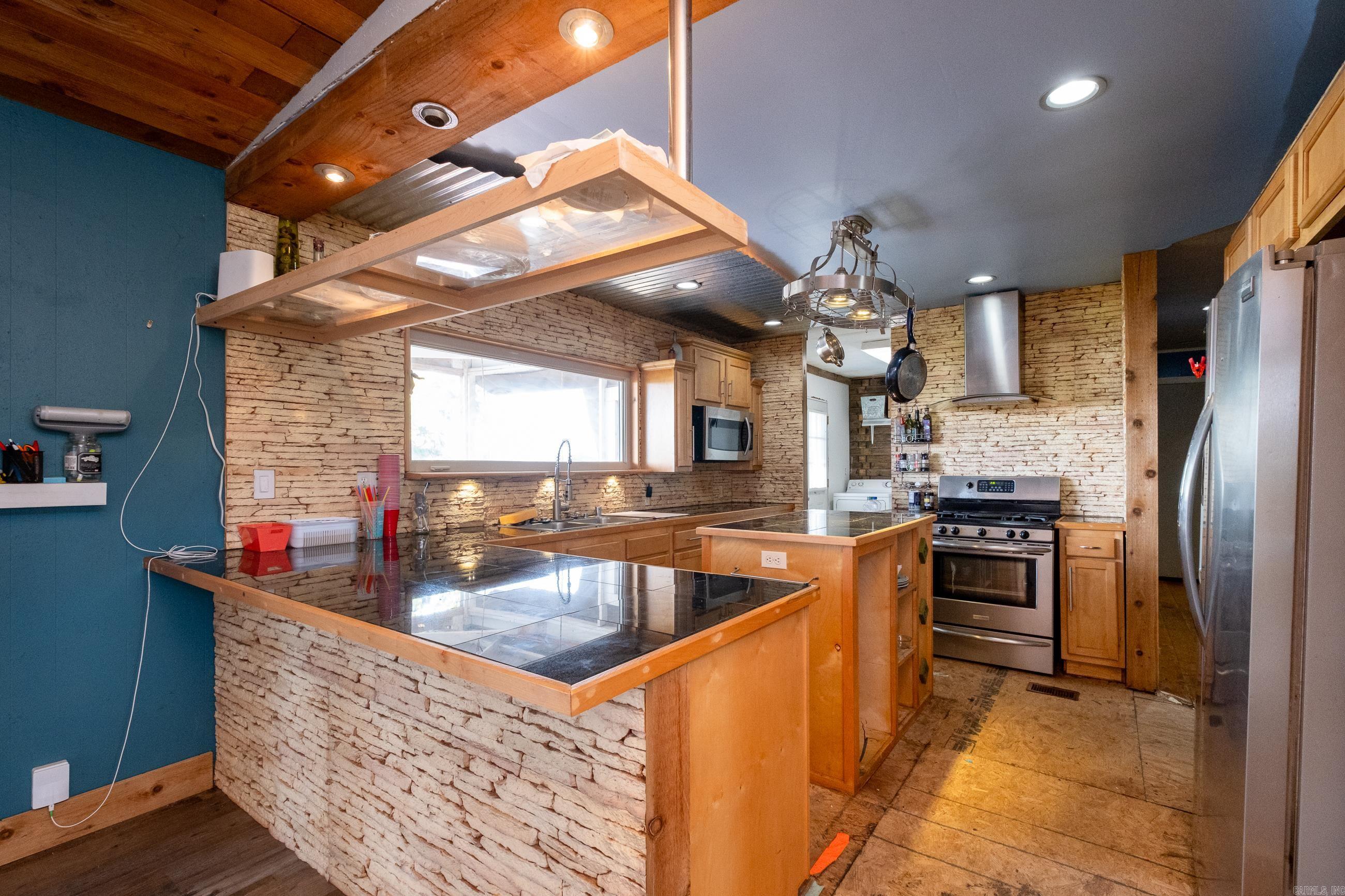 RIVER MANOR EST - Residential