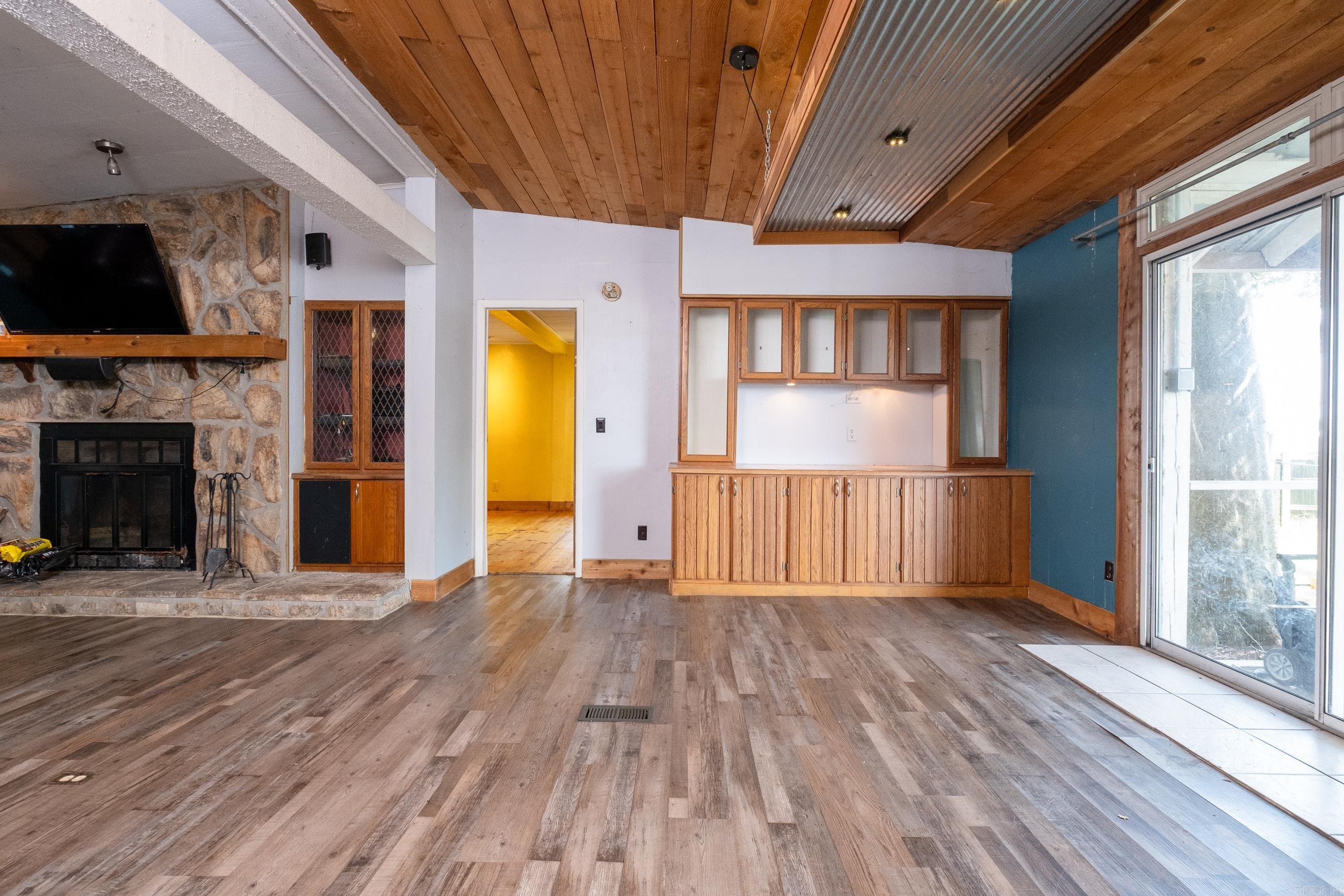 RIVER MANOR EST - Residential