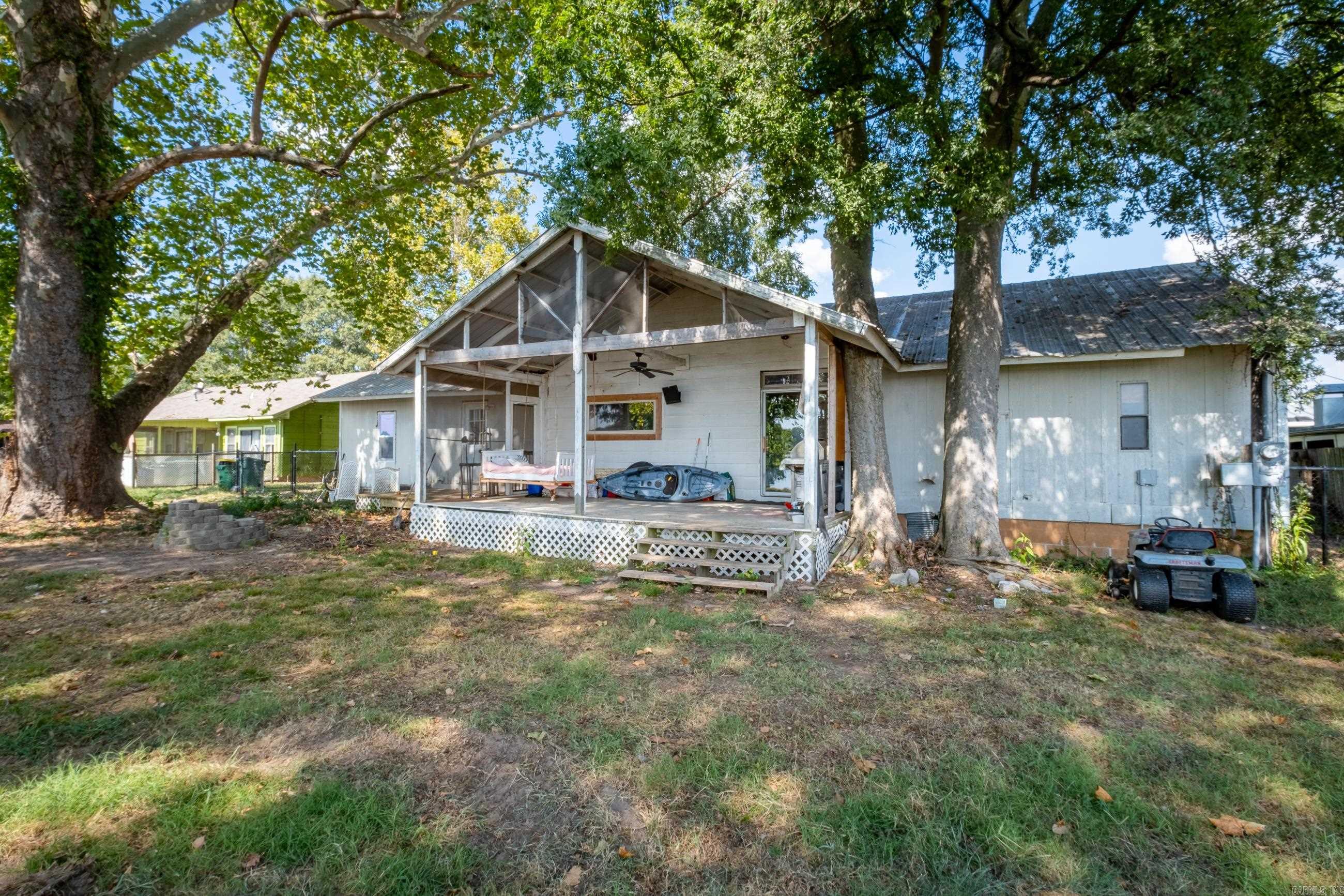 RIVER MANOR EST - Residential