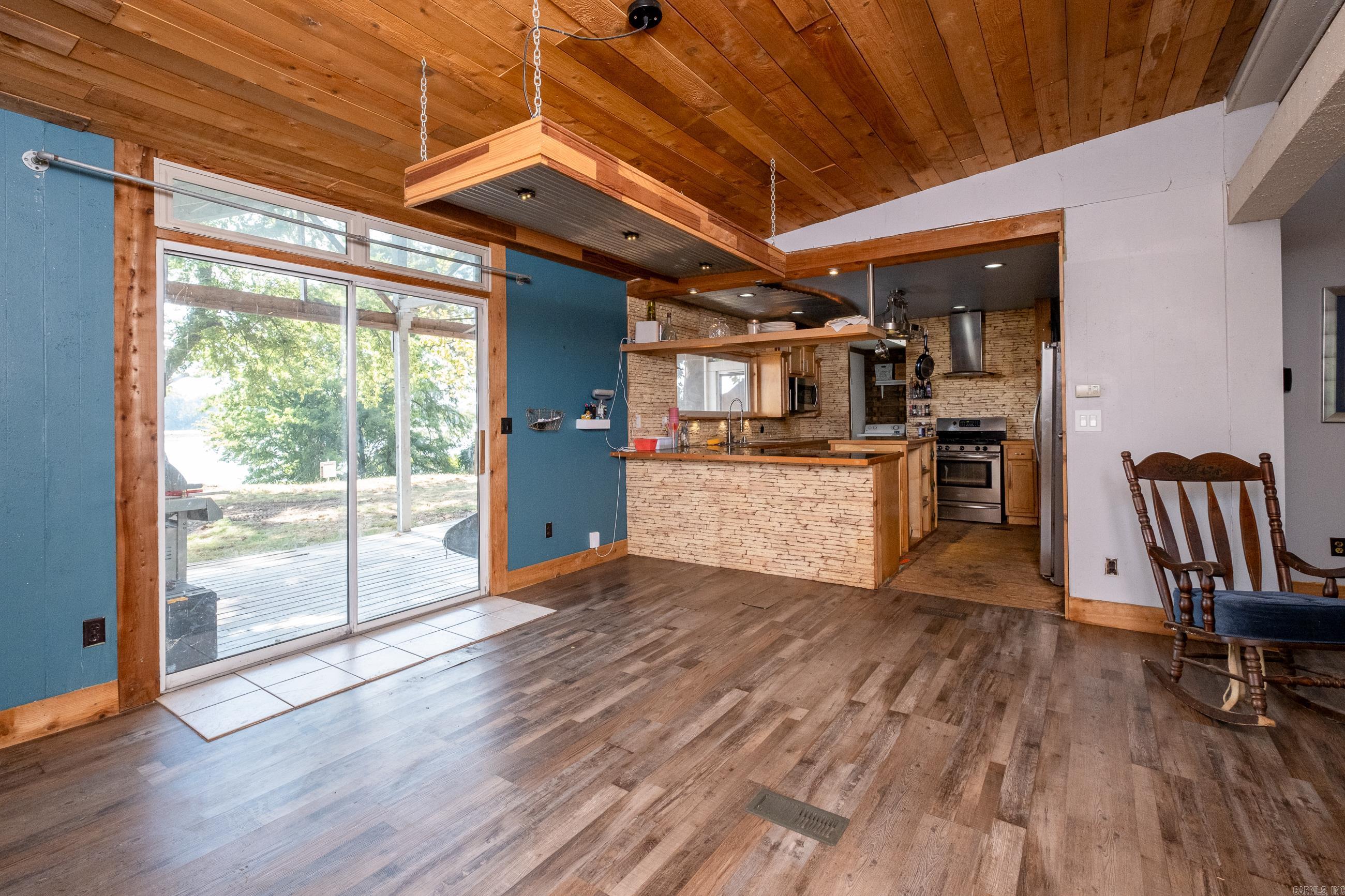 RIVER MANOR EST - Residential