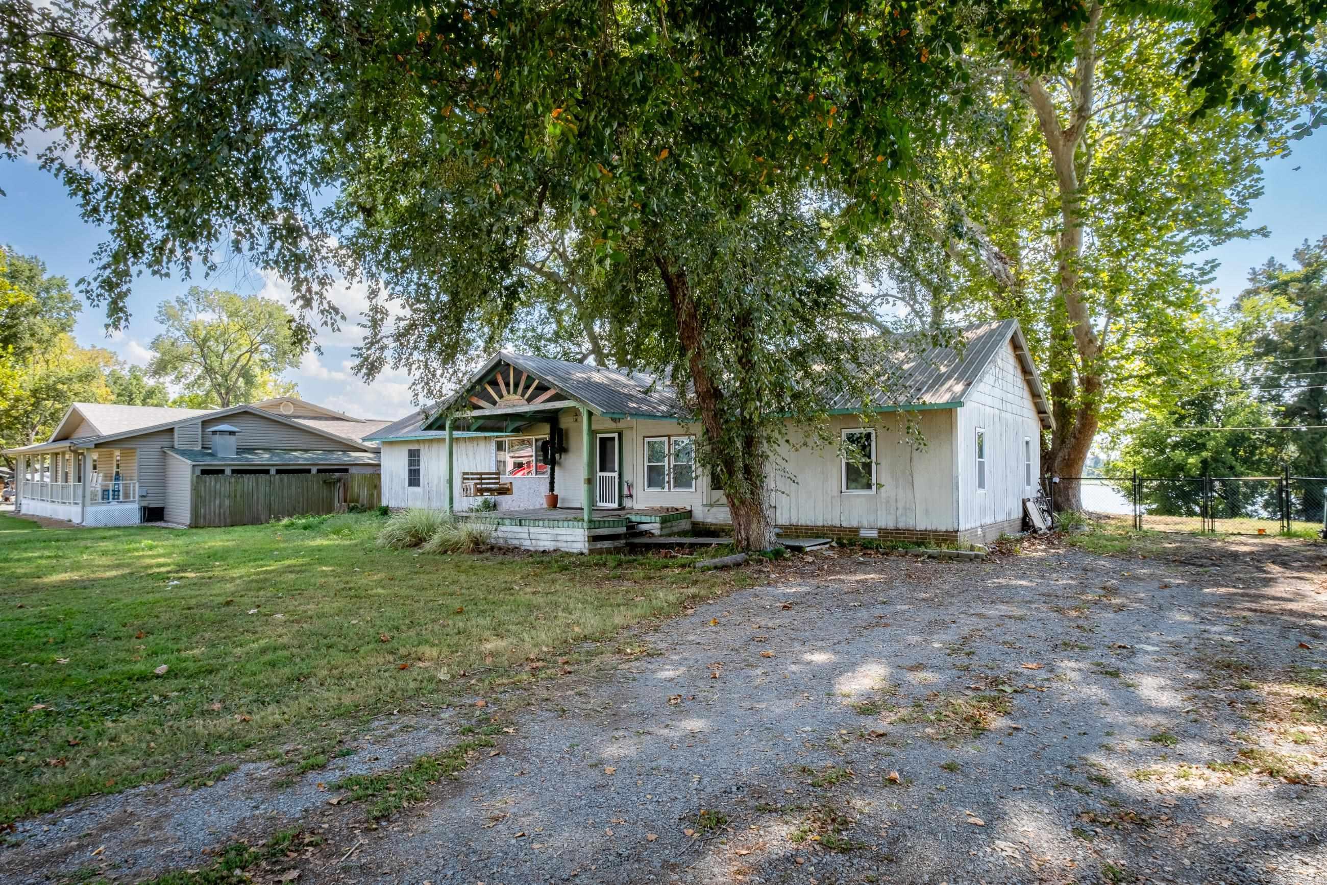 RIVER MANOR EST - Residential