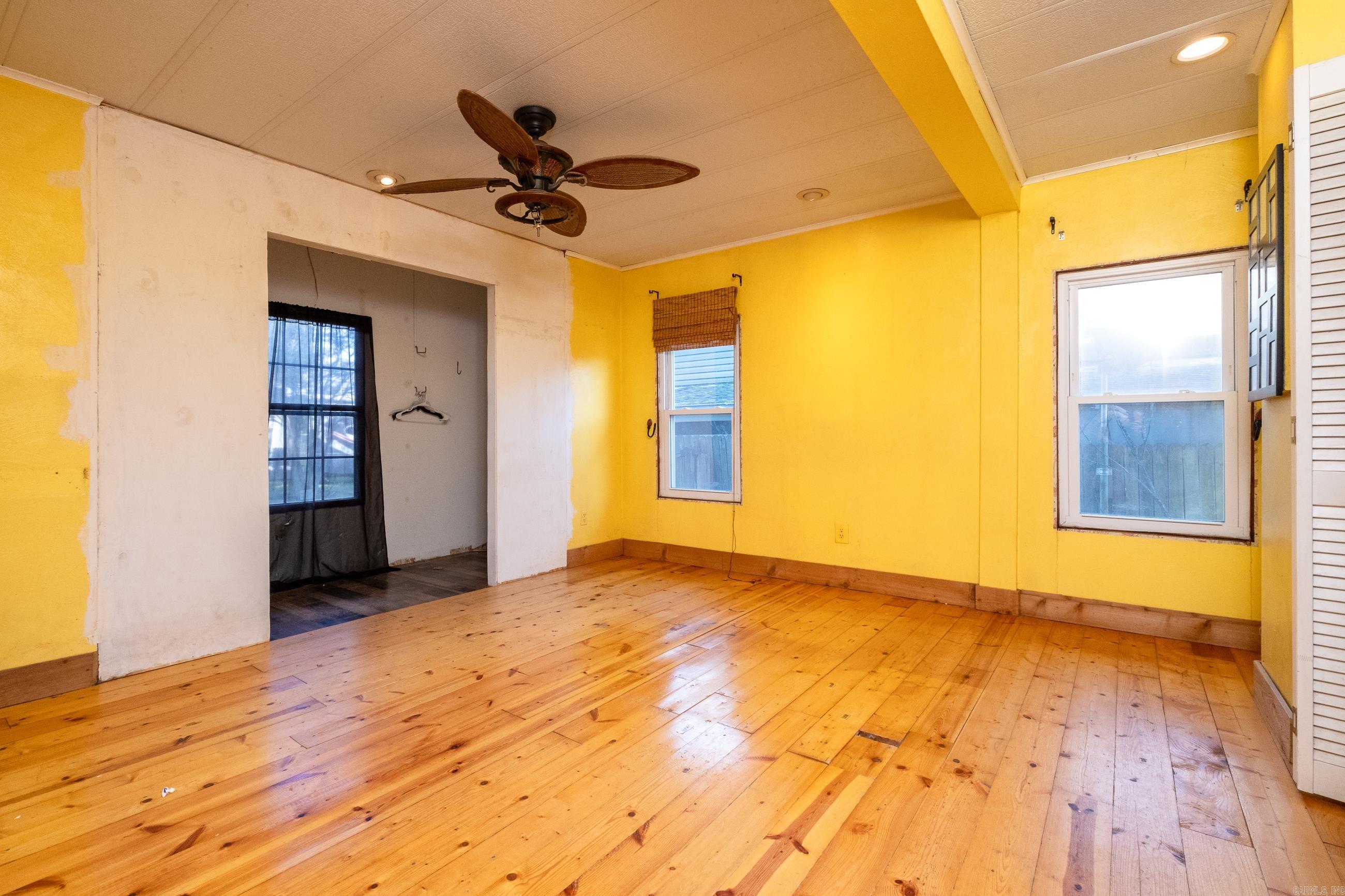 RIVER MANOR EST - Residential