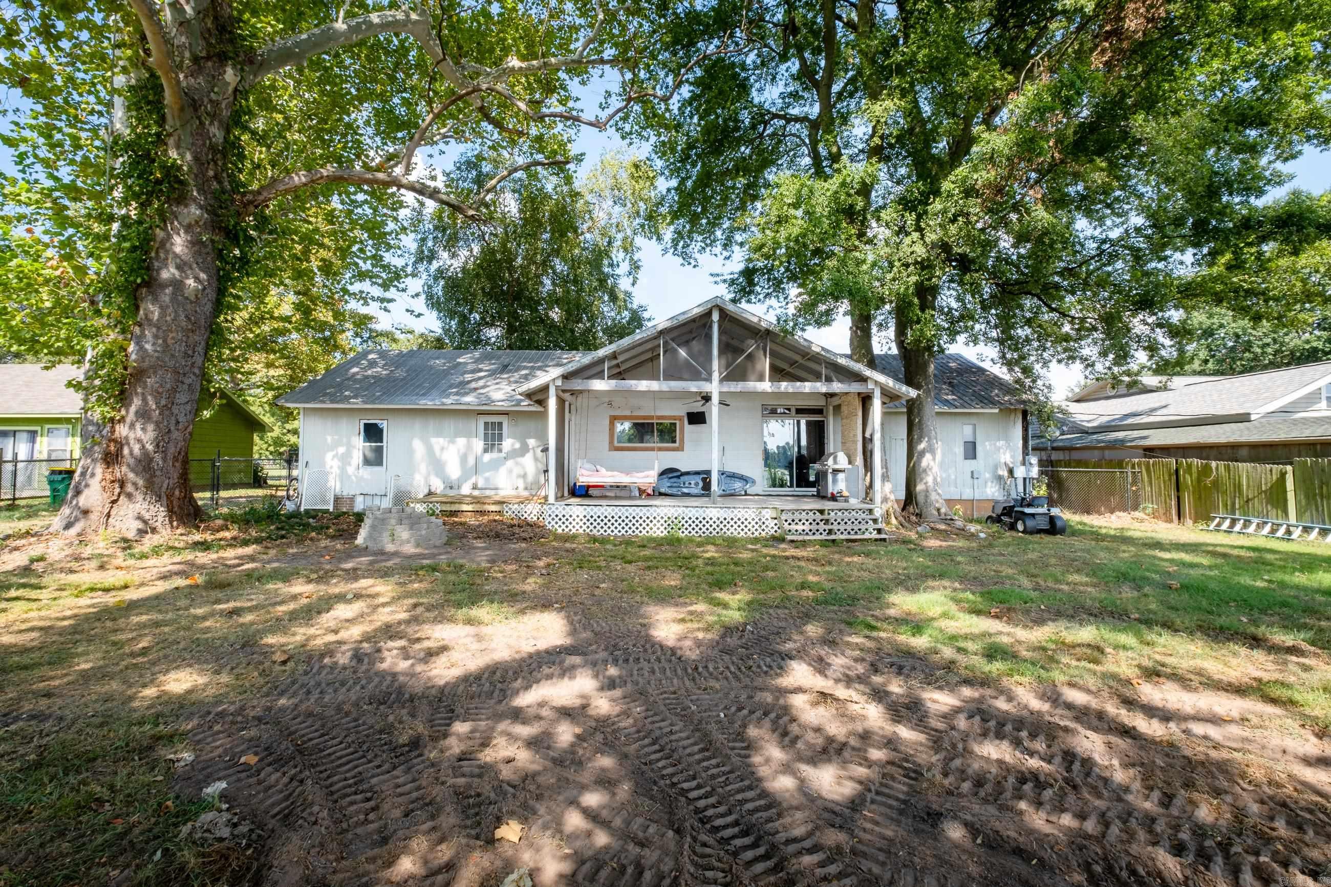 RIVER MANOR EST - Residential