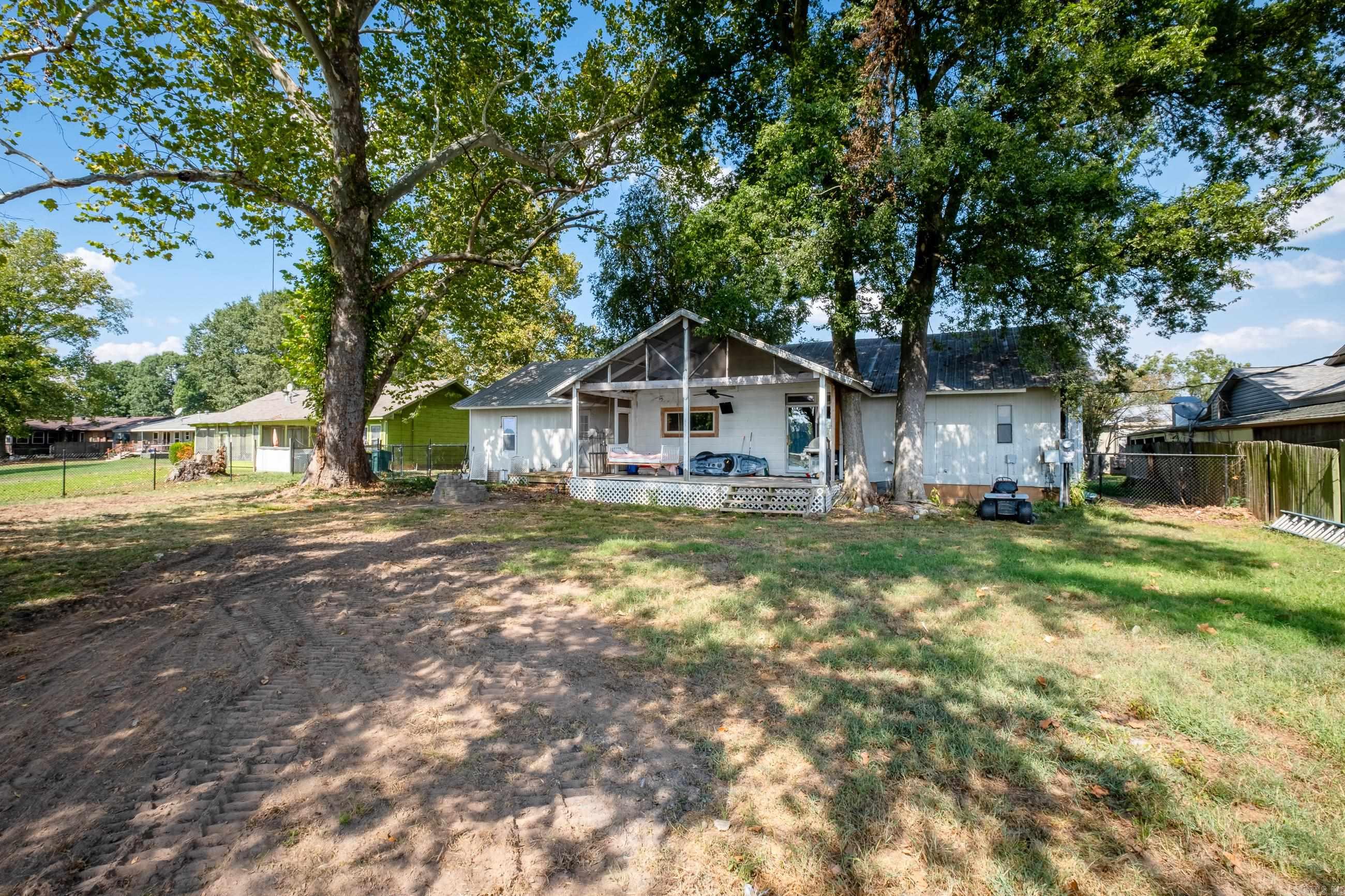 RIVER MANOR EST - Residential