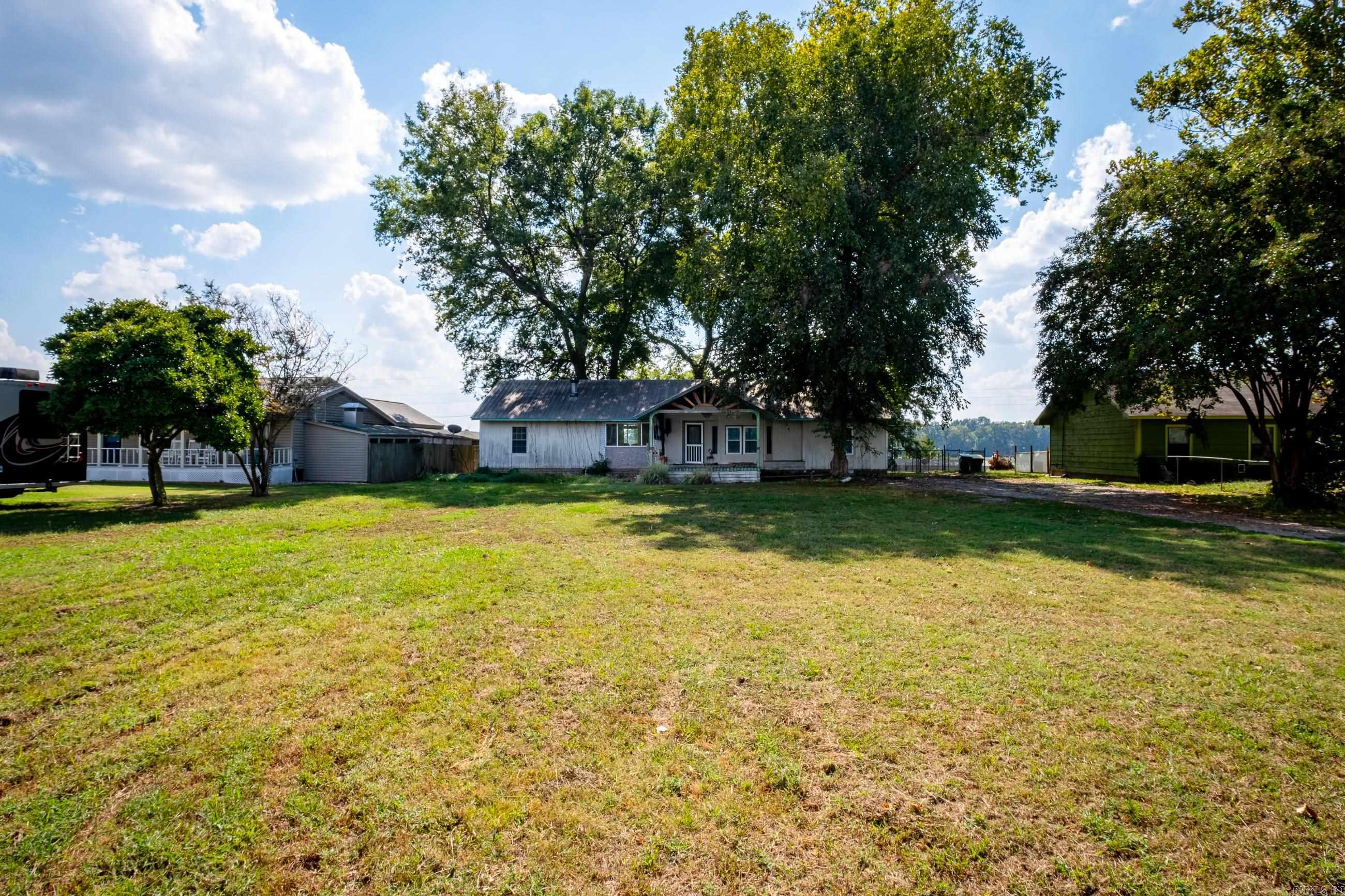 RIVER MANOR EST - Residential