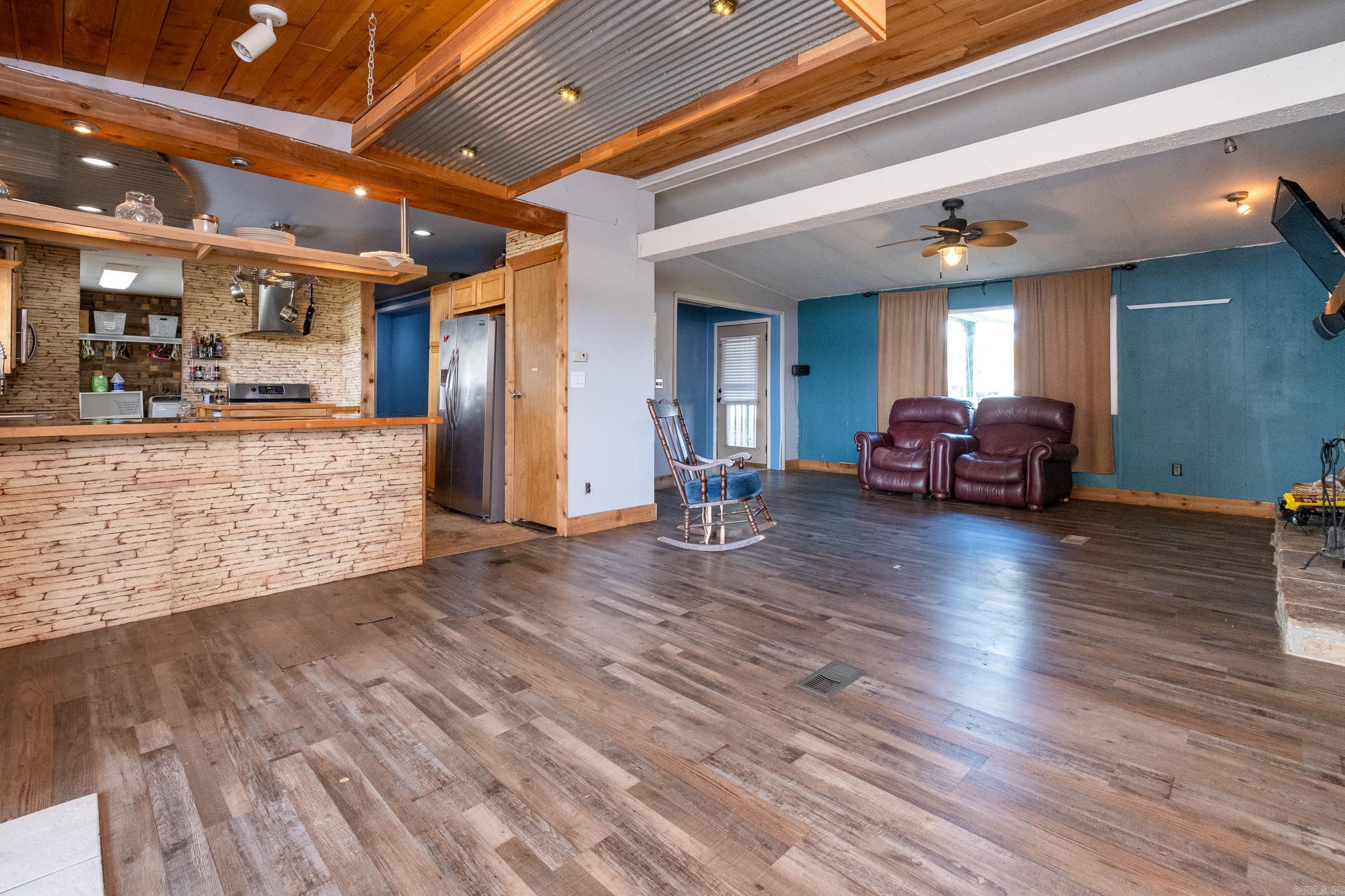 RIVER MANOR EST - Residential