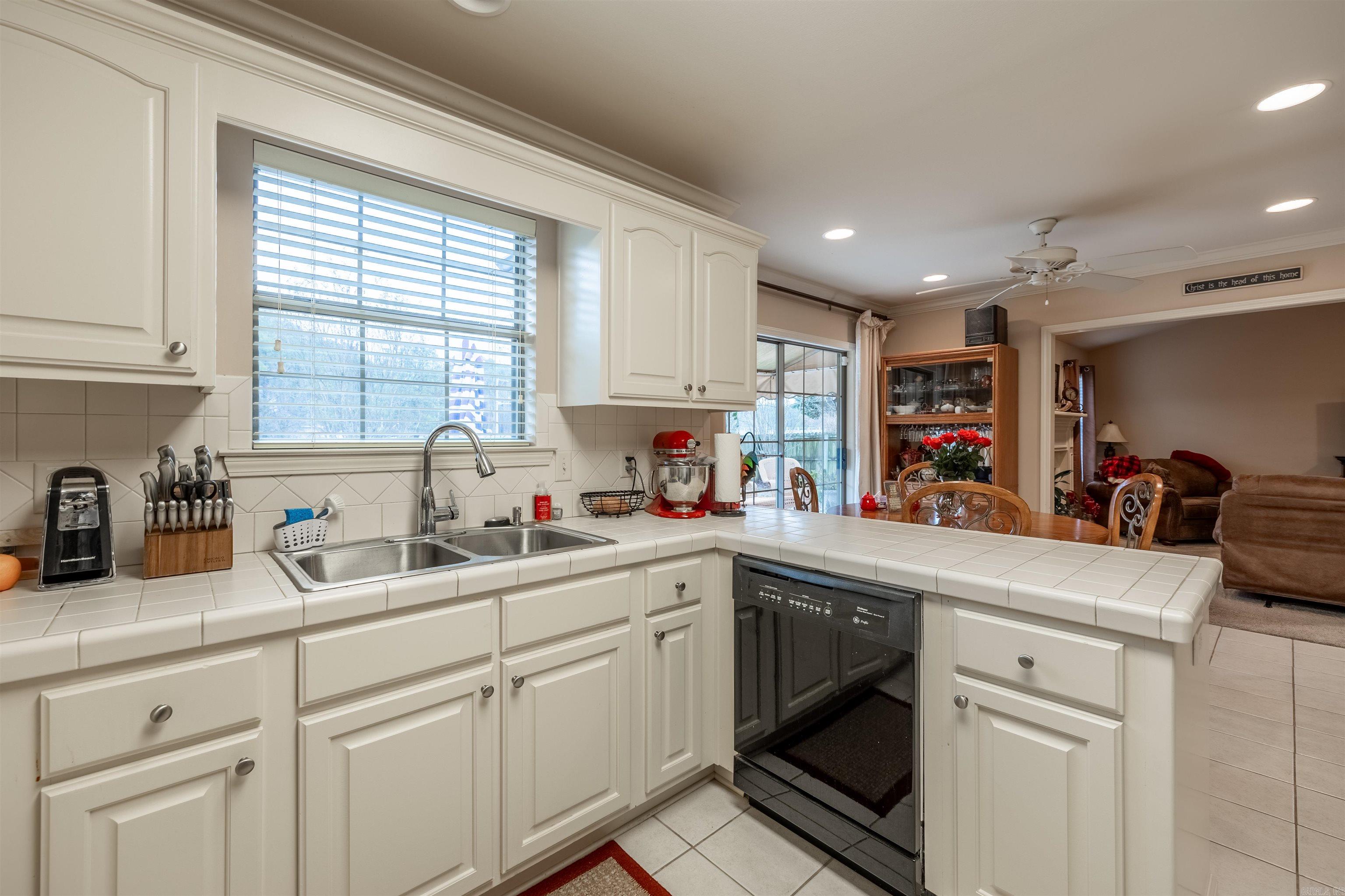 OAKS BLUFF ADDITION - Residential