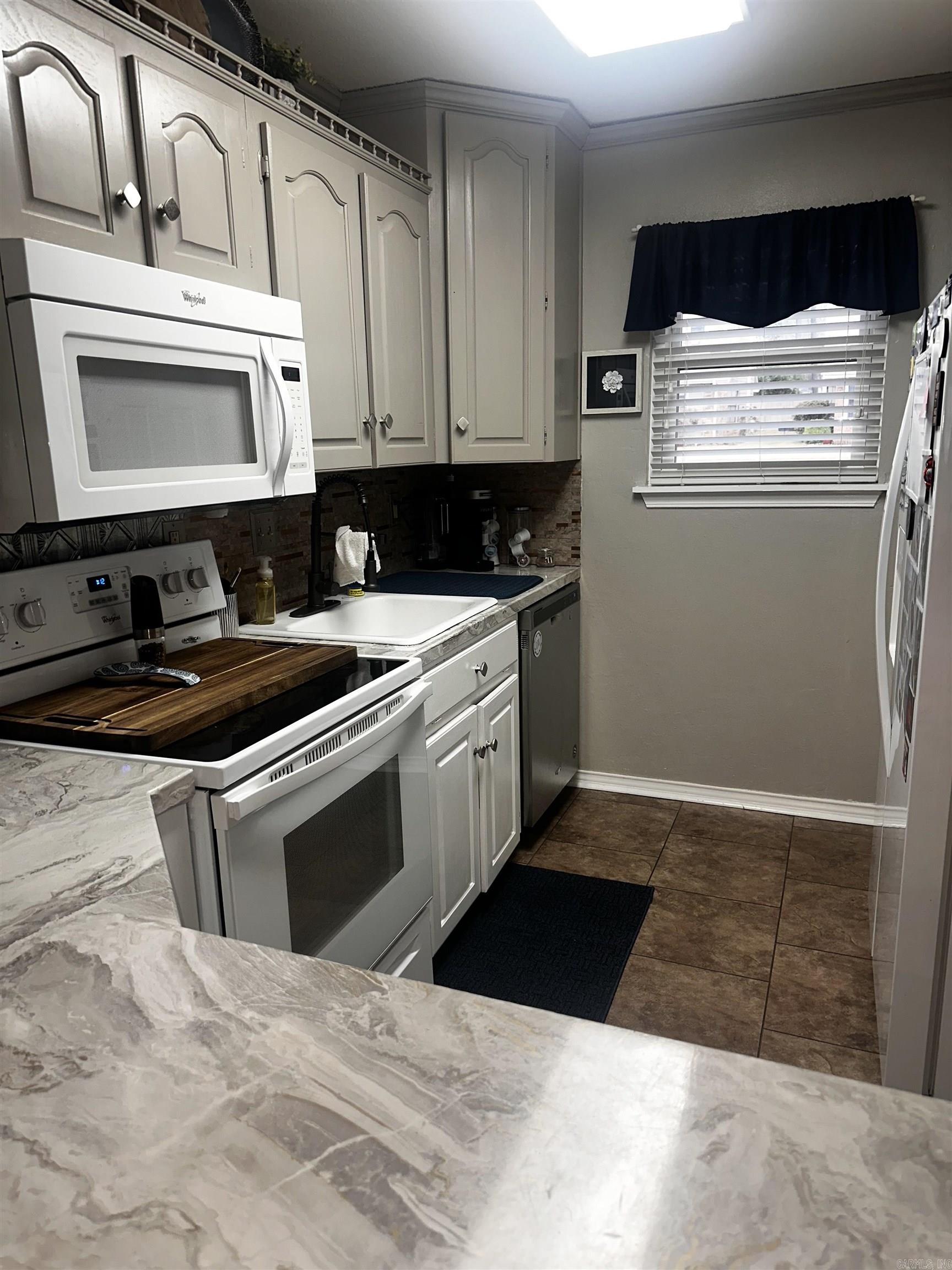 DARK FOREST HORIZONTAL - Residential