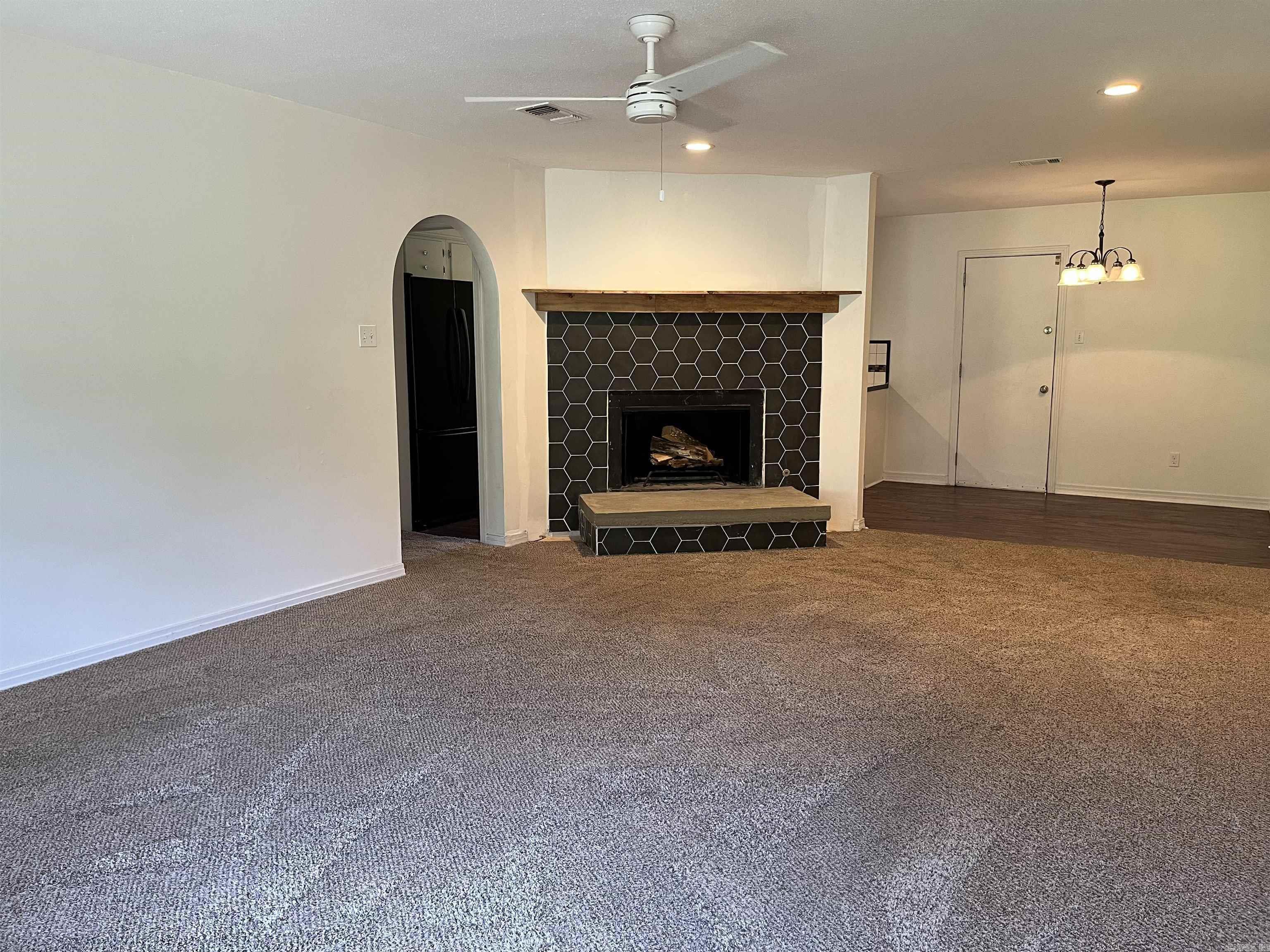 TWIN LAKES - Residential