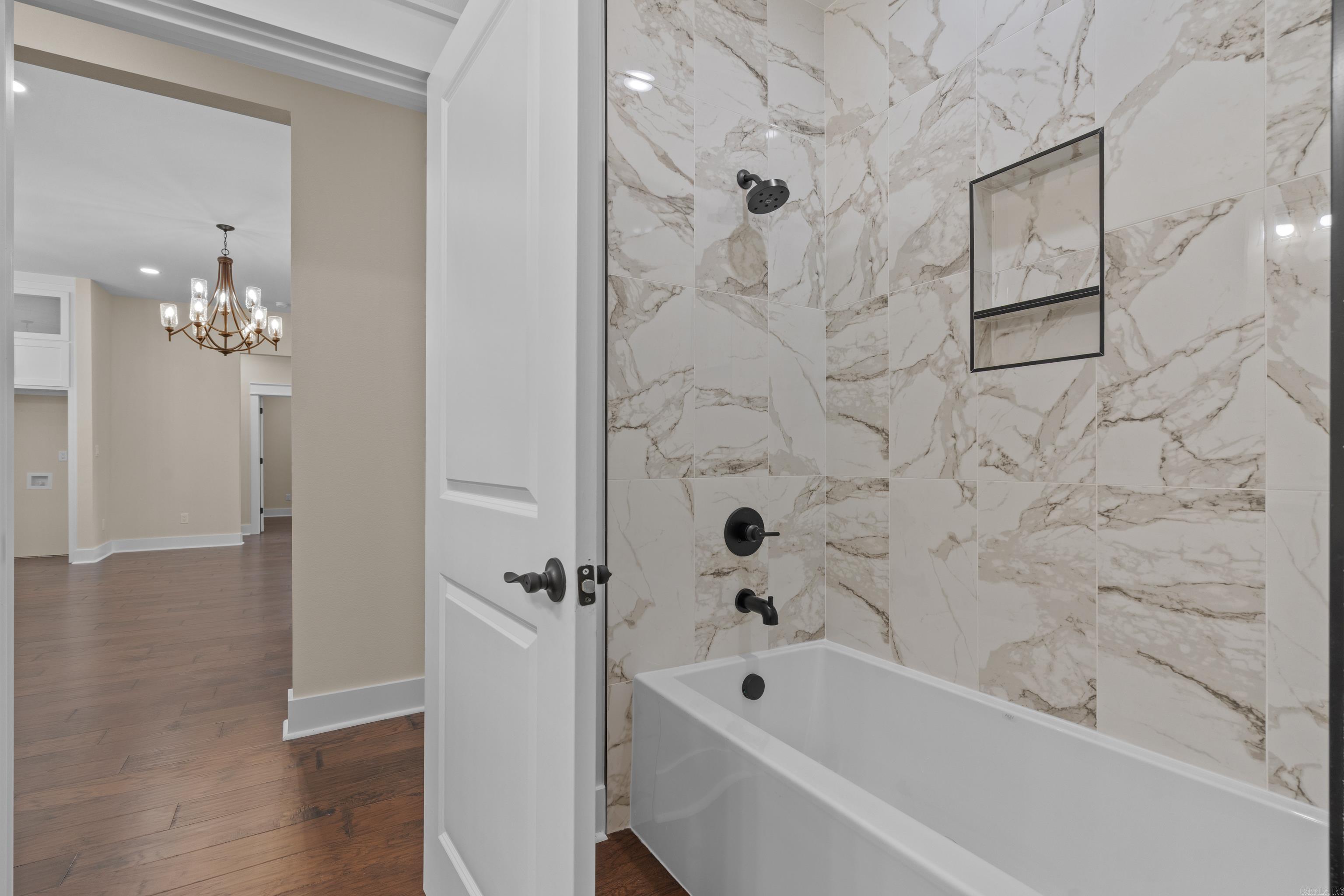 ROLLING MANOR - Residential