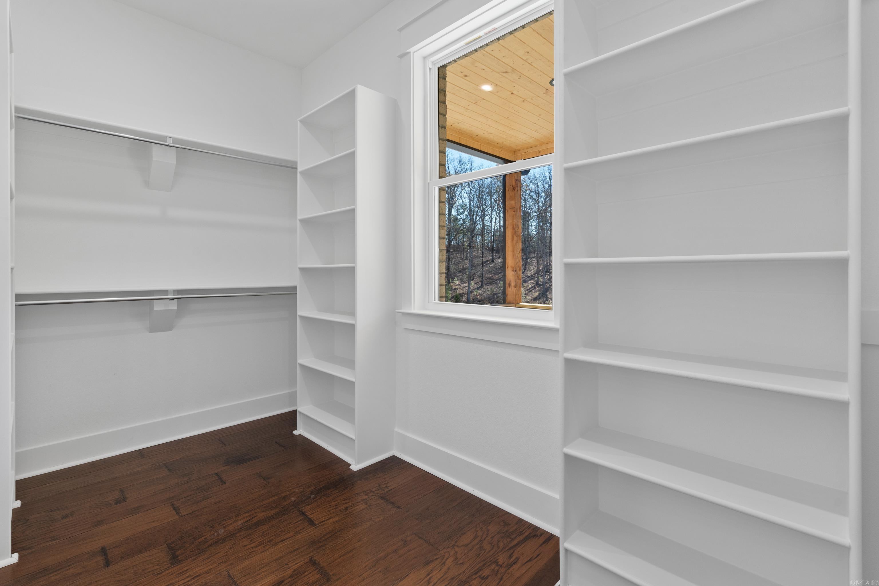 ROLLING MANOR - Residential