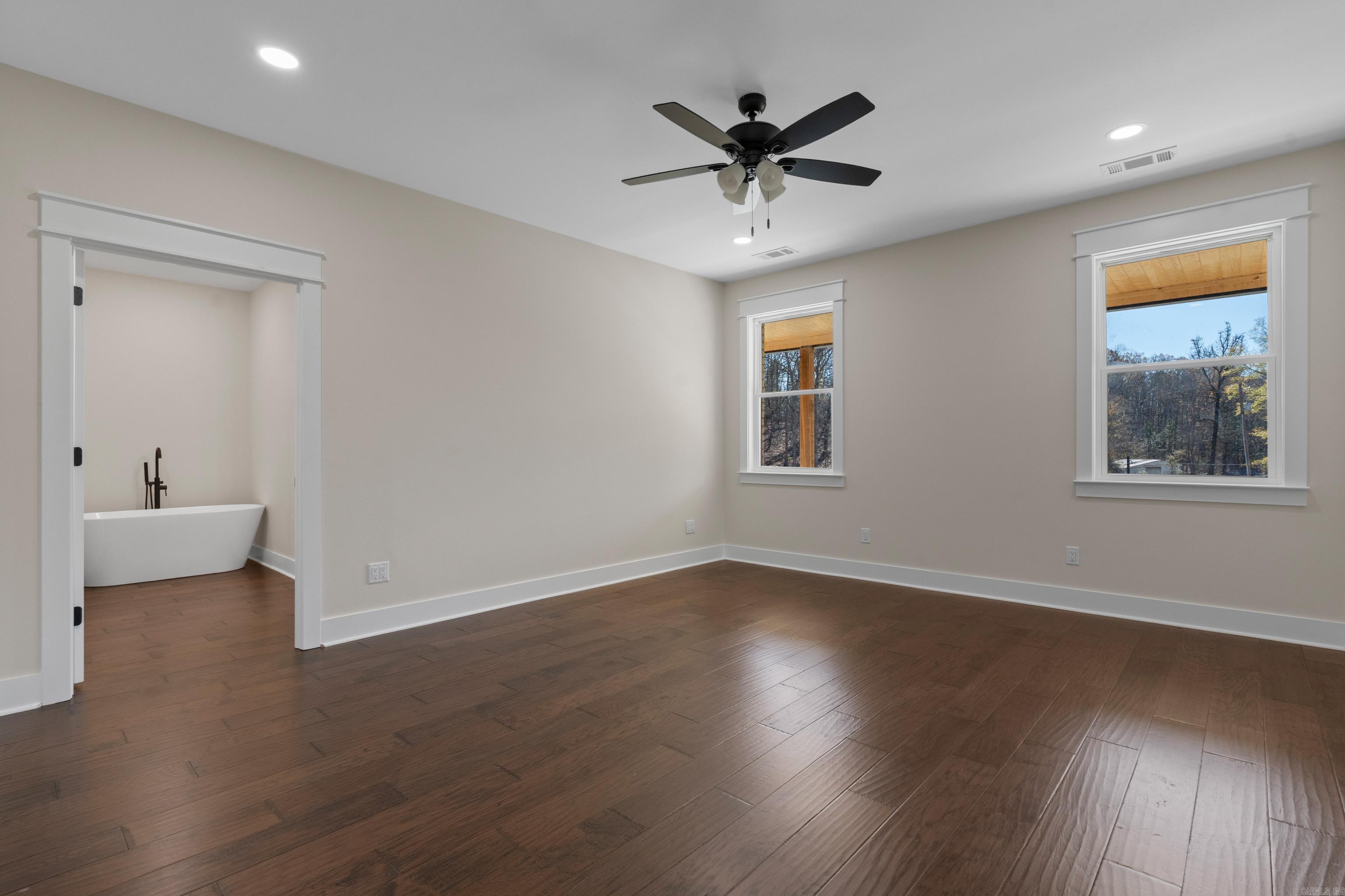 ROLLING MANOR - Residential