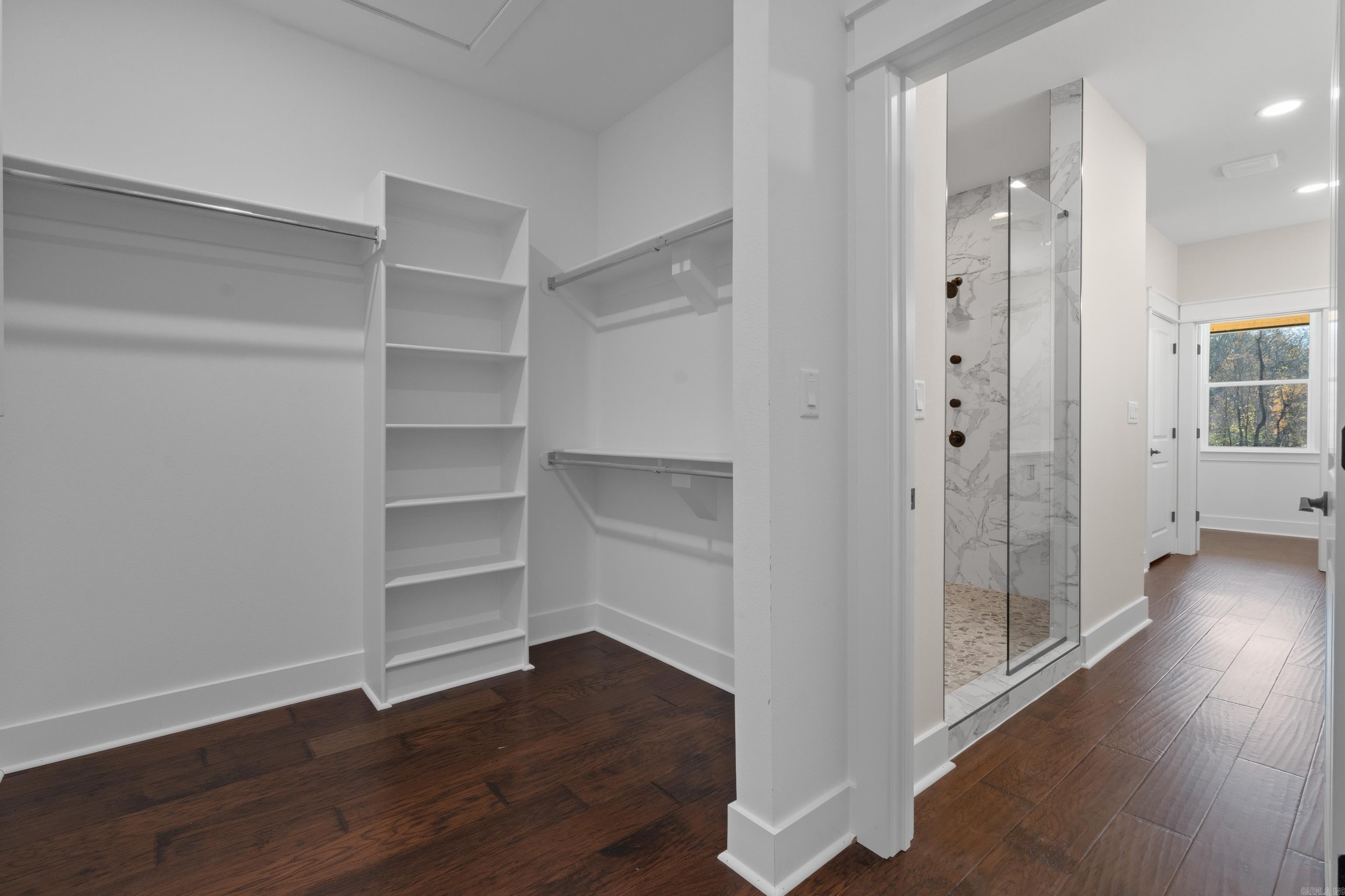 ROLLING MANOR - Residential