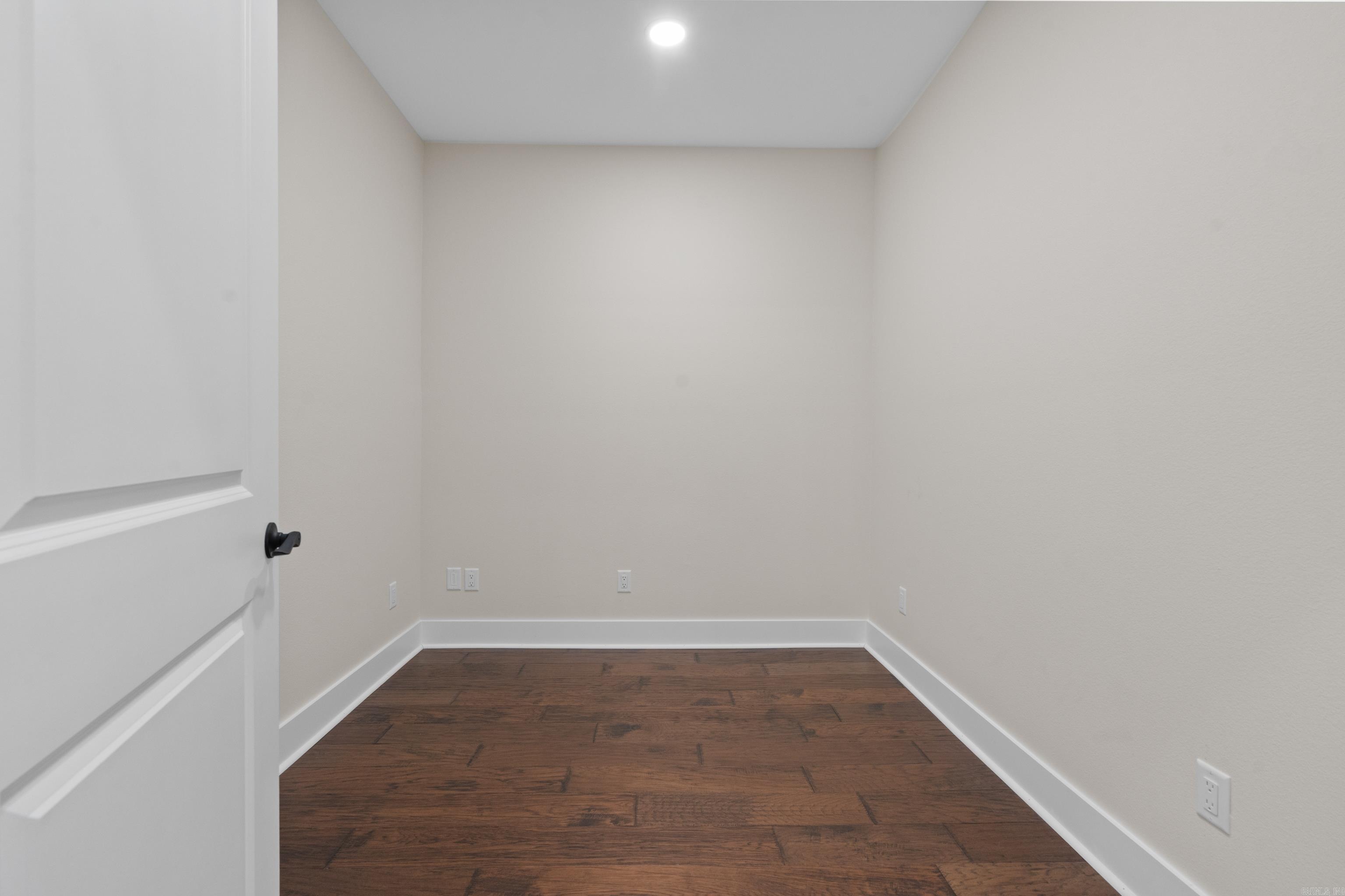 ROLLING MANOR - Residential