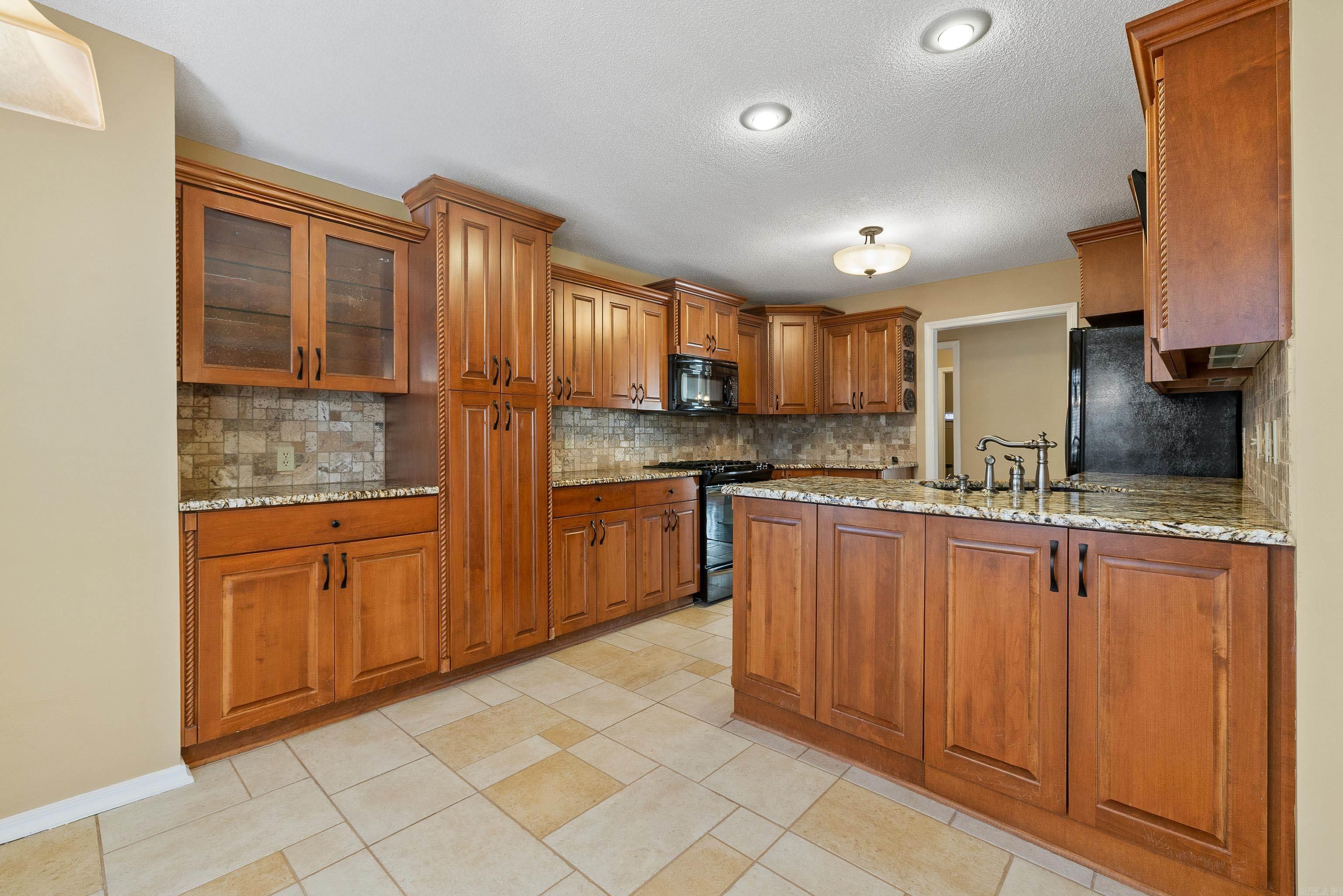 RIVER OAKS - Residential