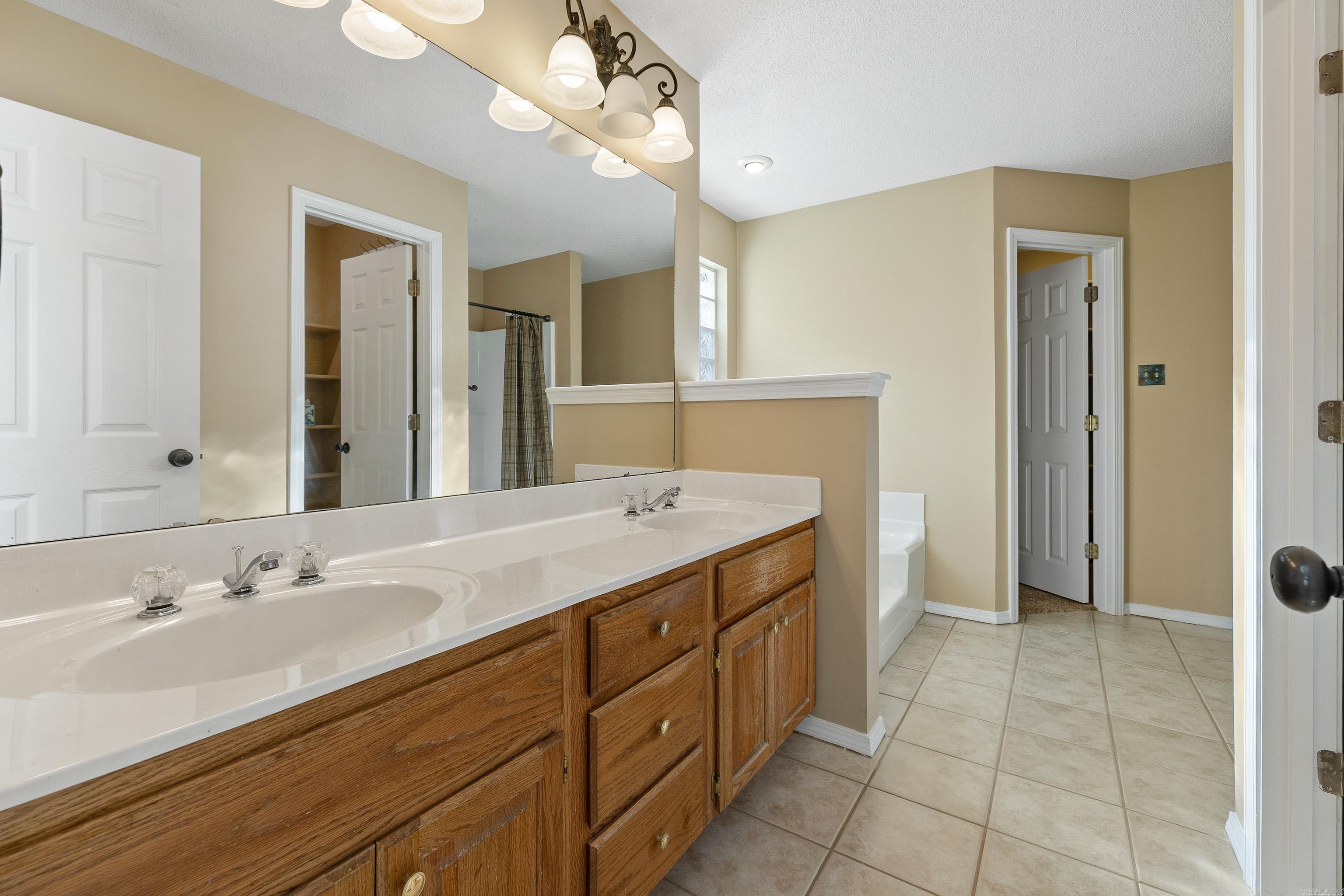 RIVER OAKS - Residential