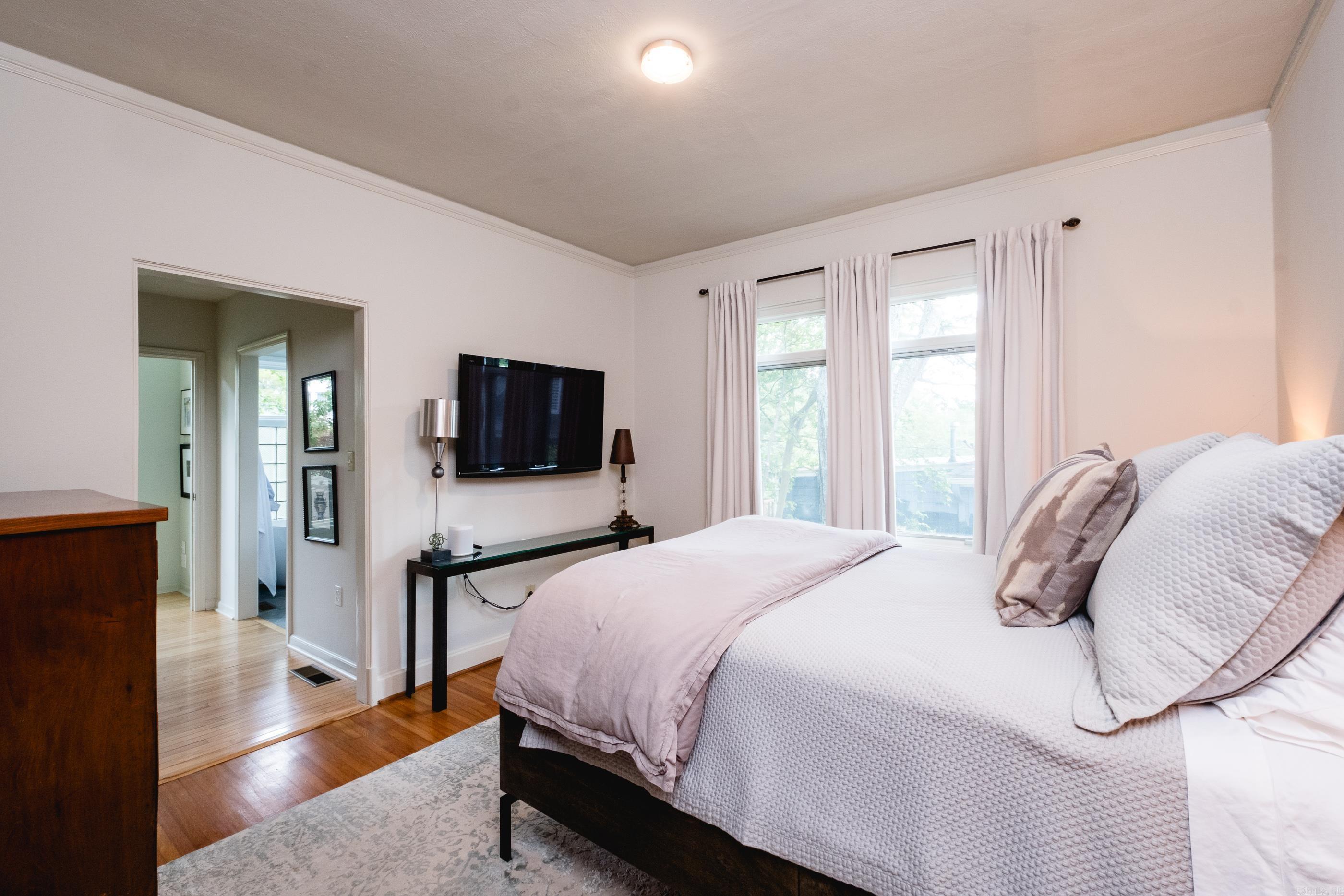 CRYSTAL COURT - Residential