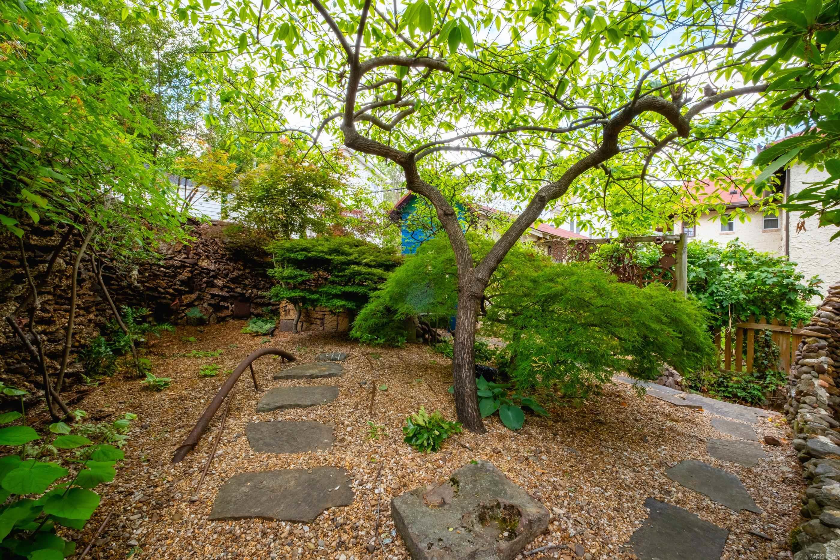 CRYSTAL COURT - Residential