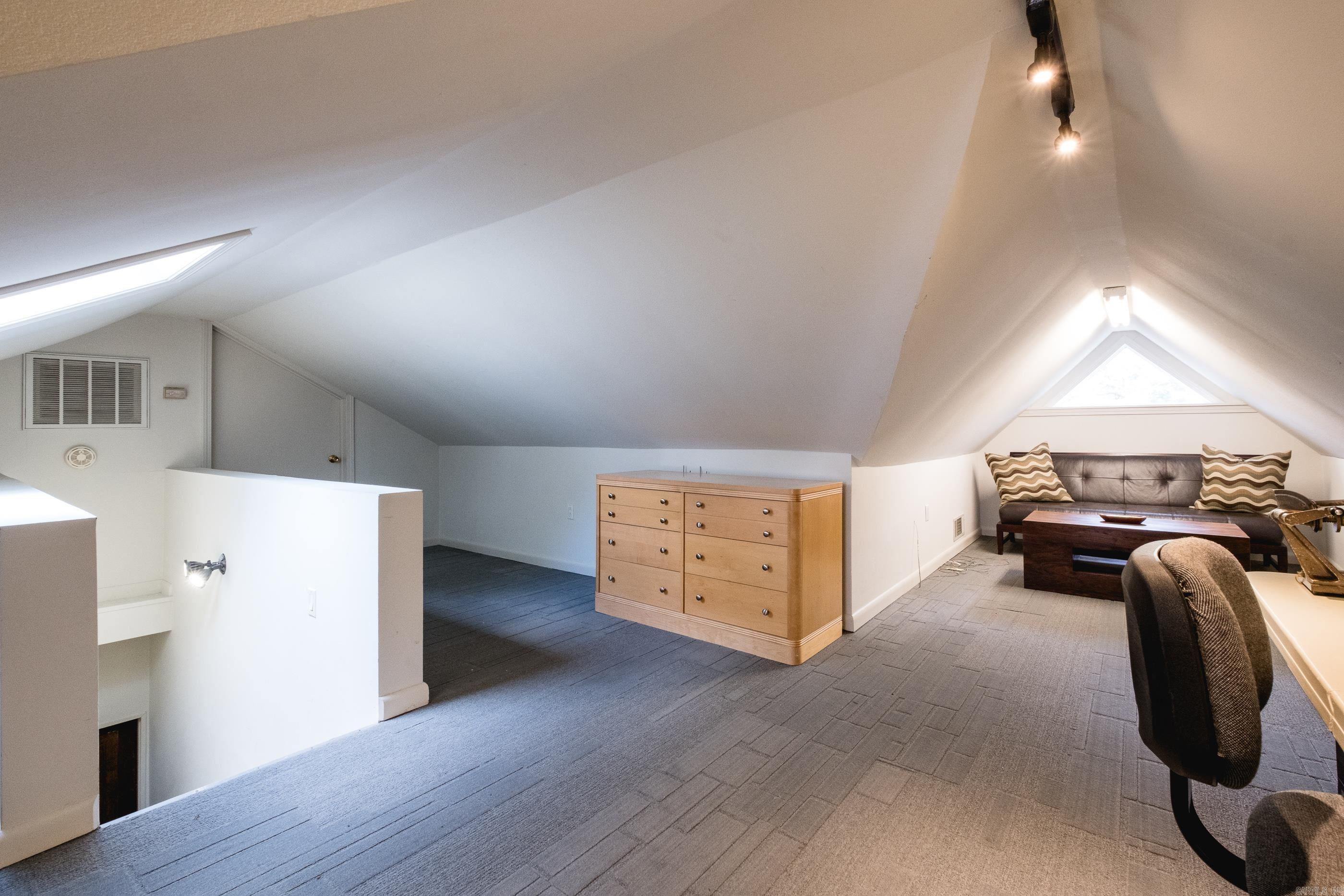 CRYSTAL COURT - Residential