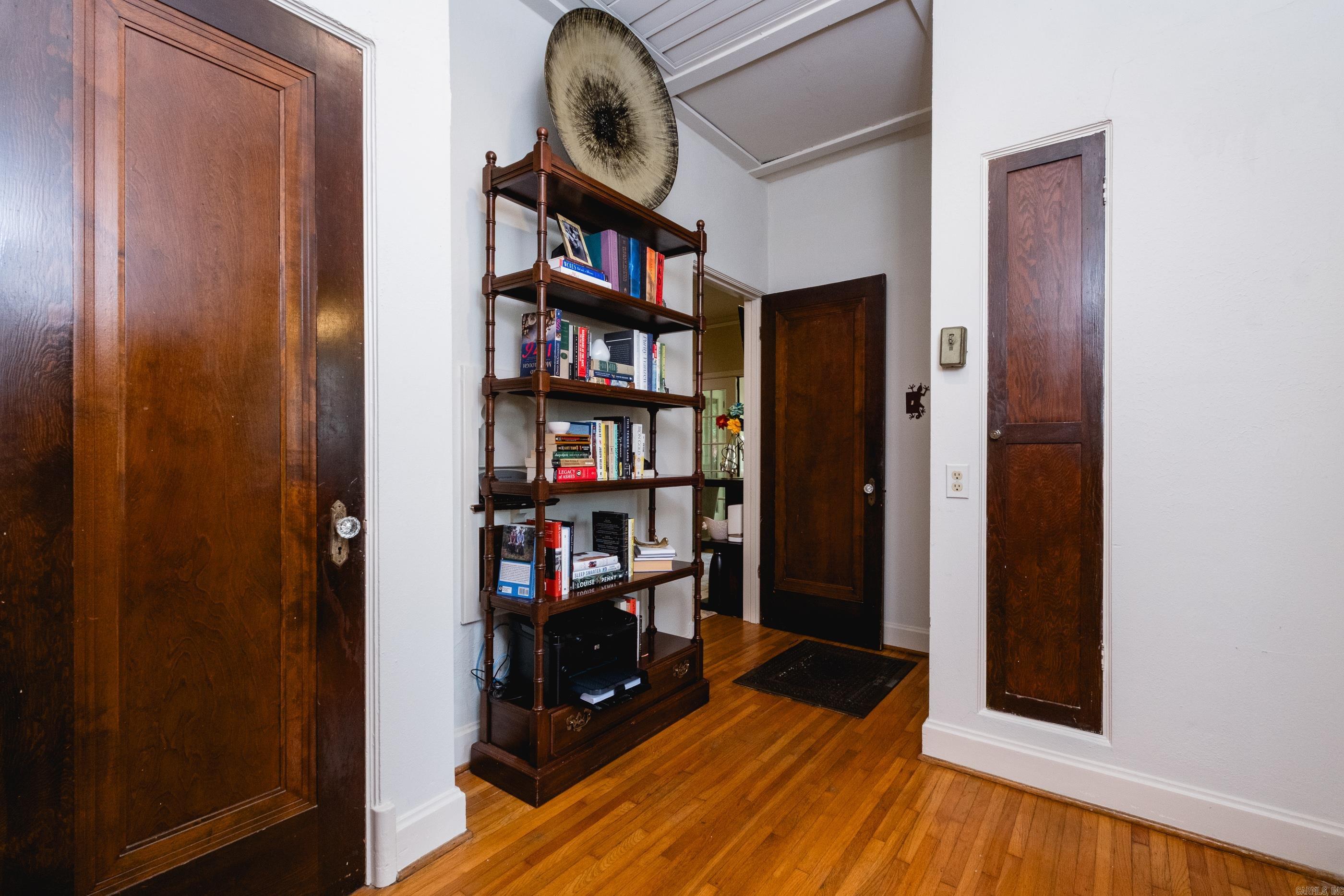 CRYSTAL COURT - Residential