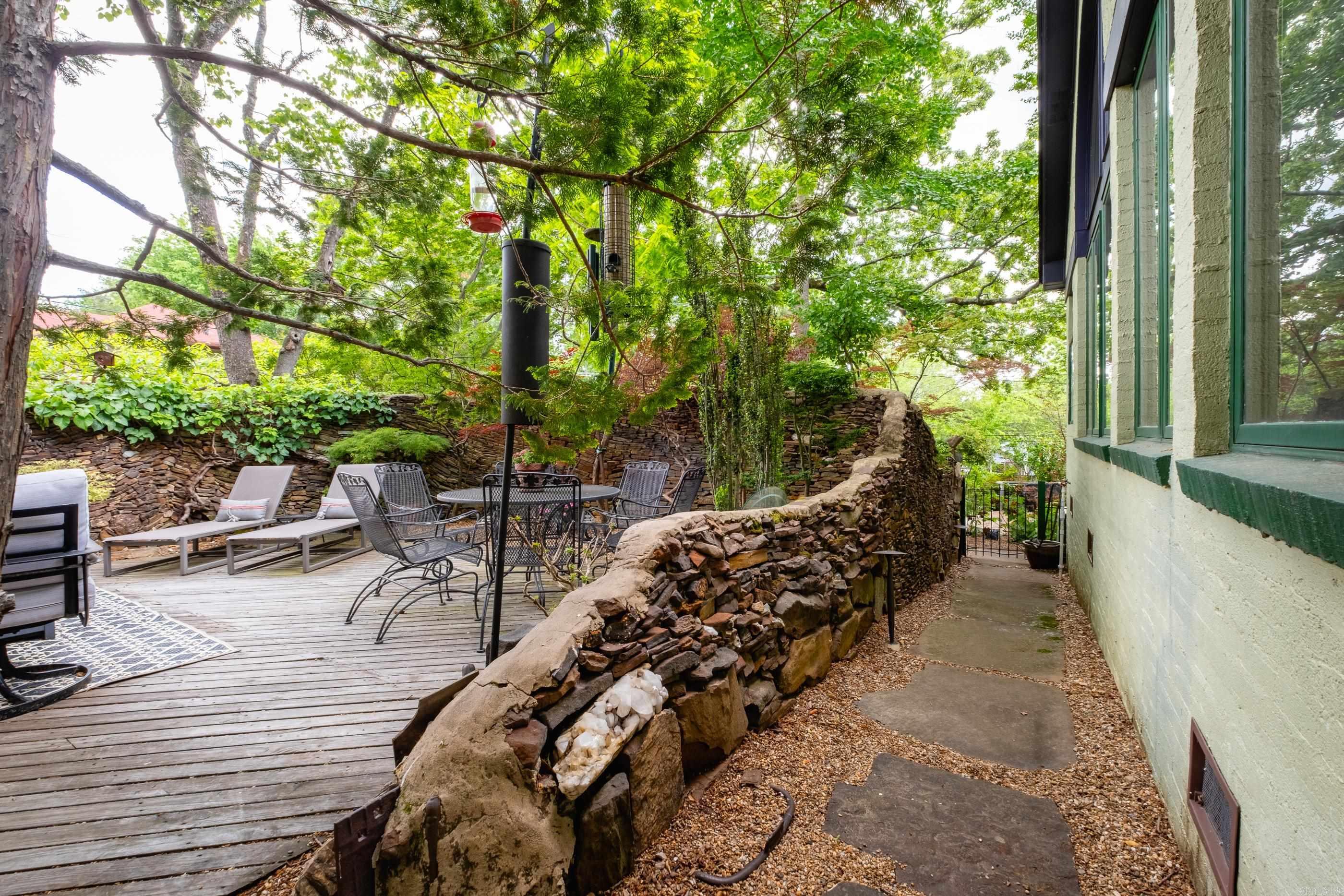 CRYSTAL COURT - Residential