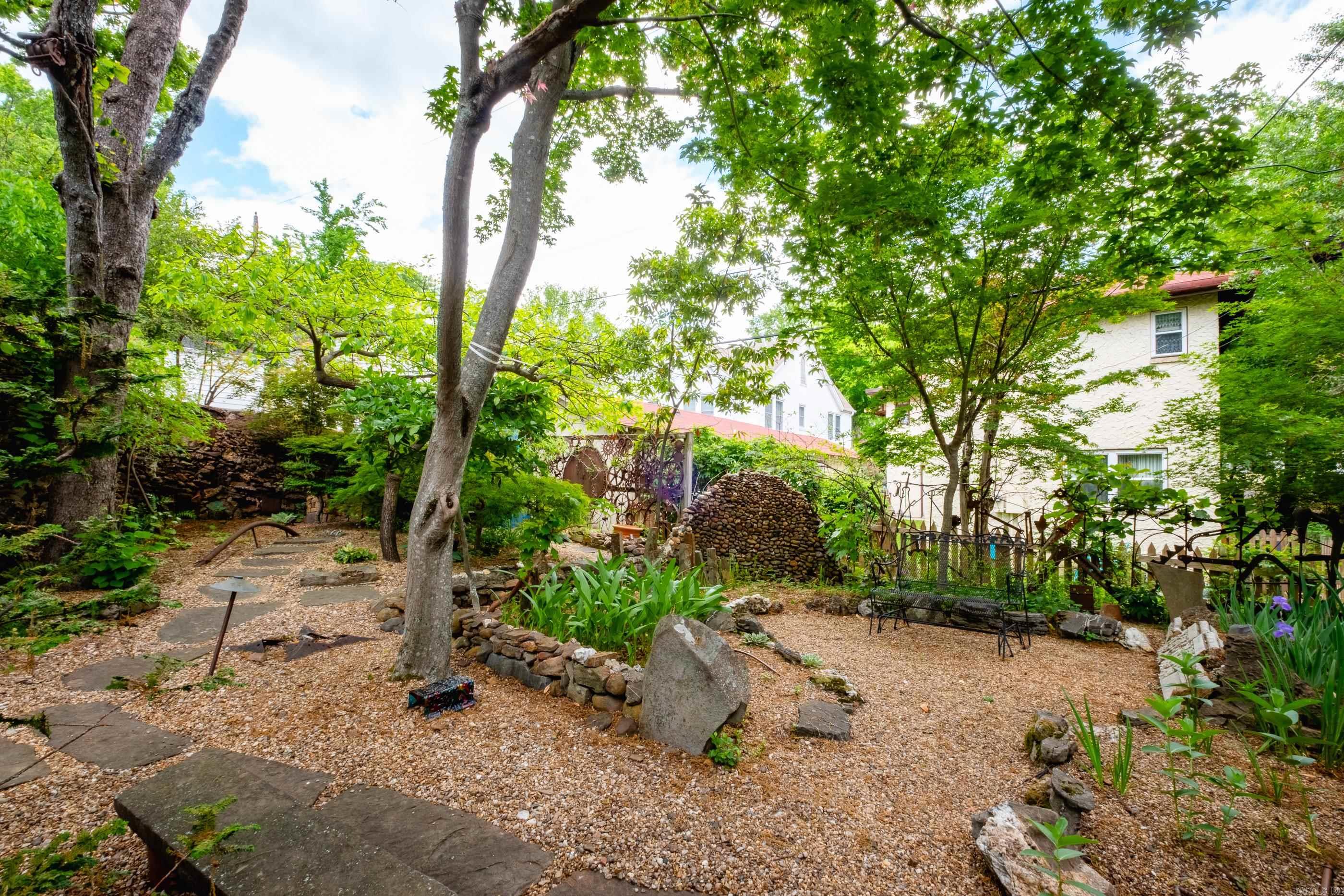 CRYSTAL COURT - Residential