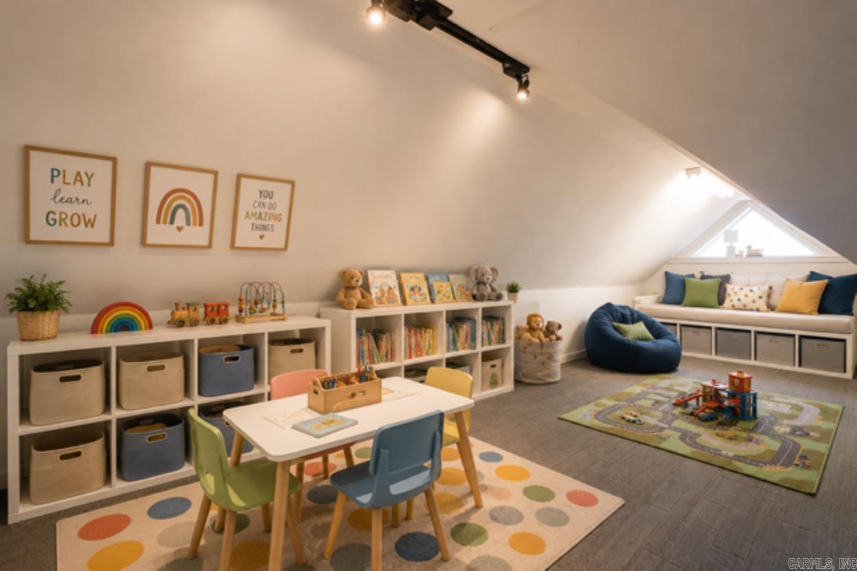 CRYSTAL COURT - Residential