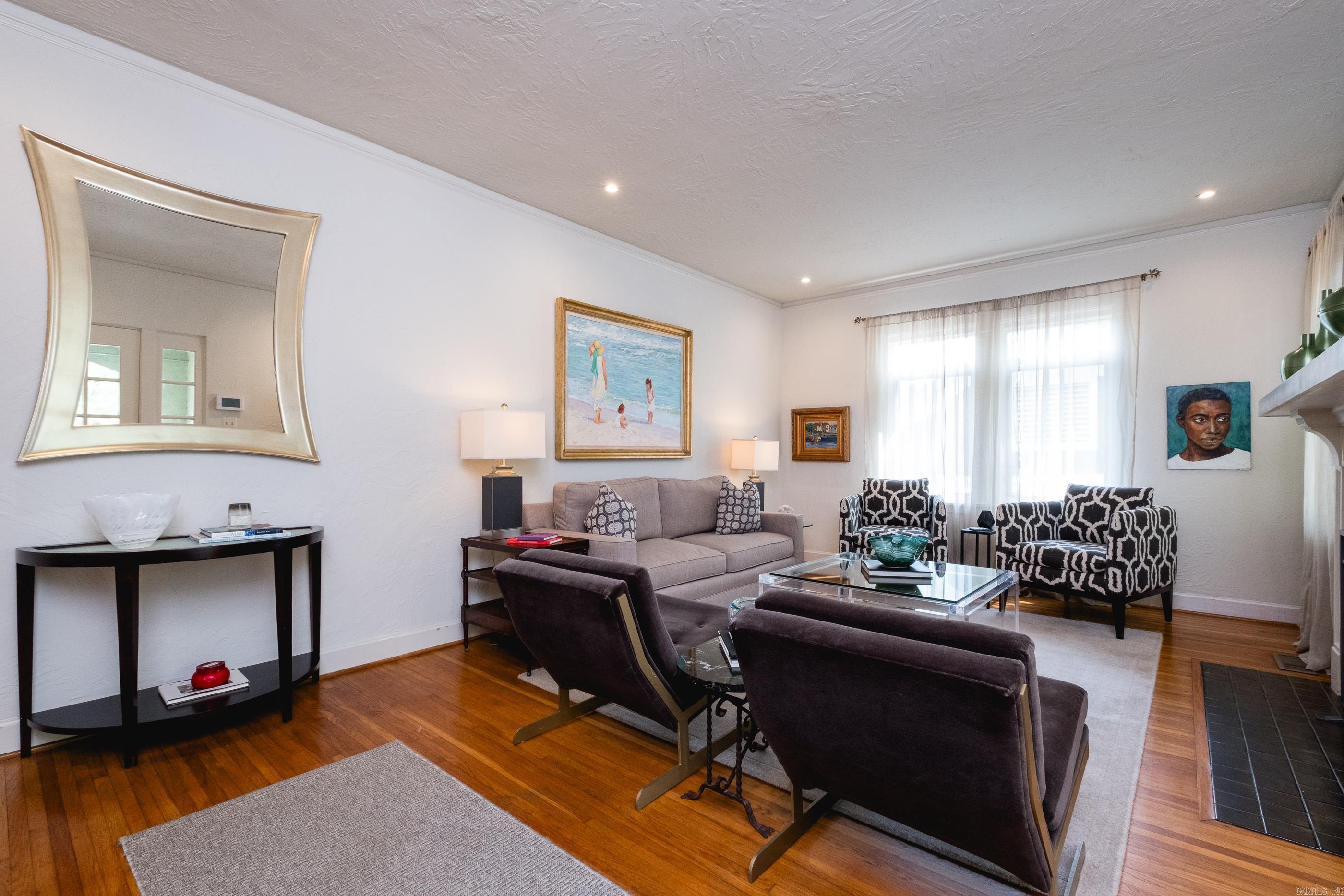 CRYSTAL COURT - Residential