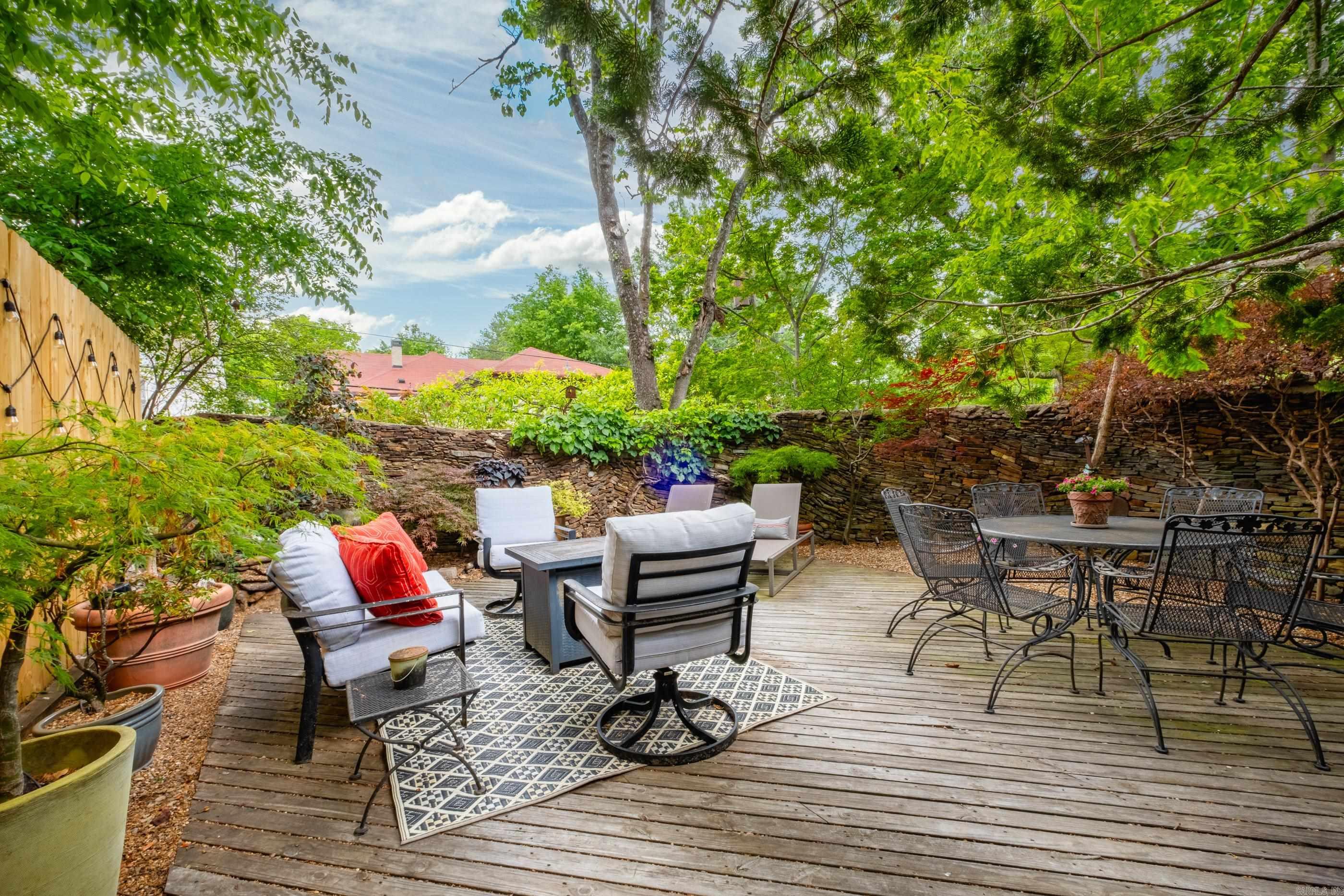 CRYSTAL COURT - Residential