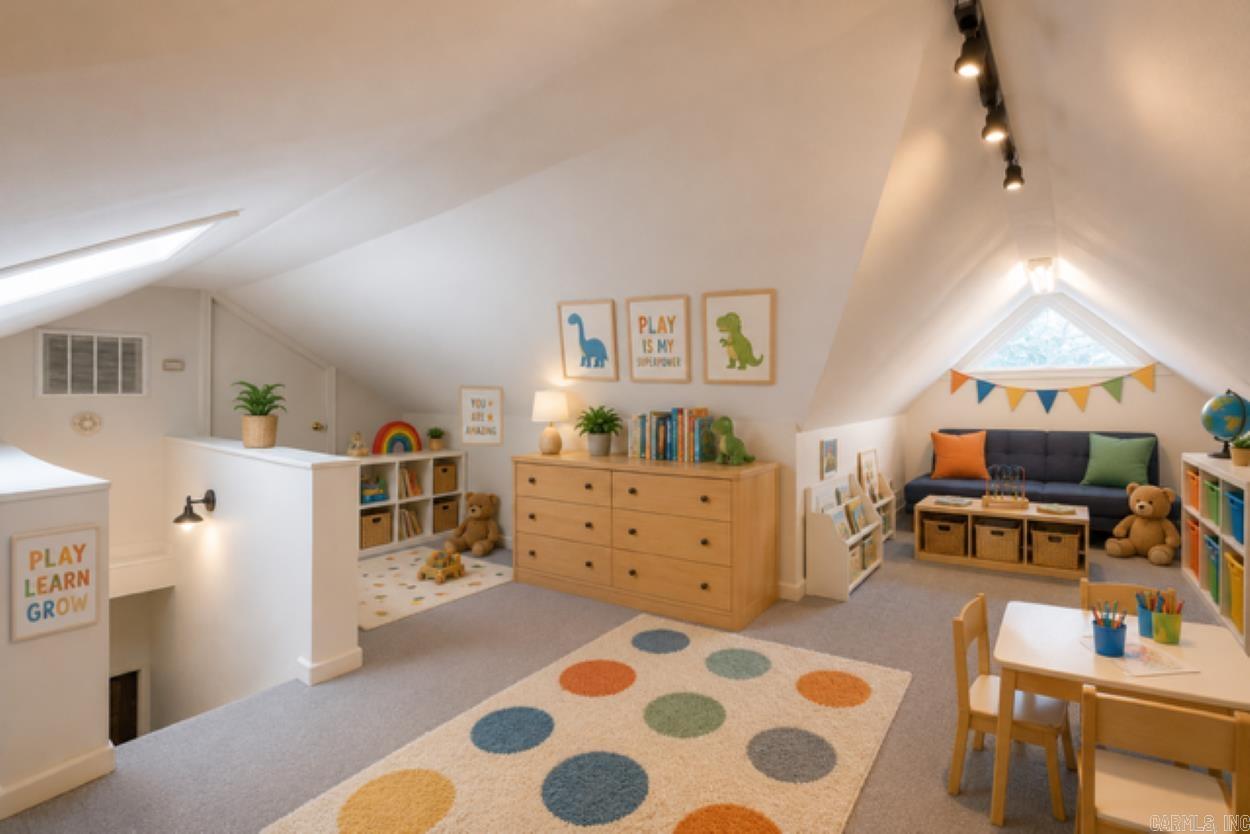 CRYSTAL COURT - Residential