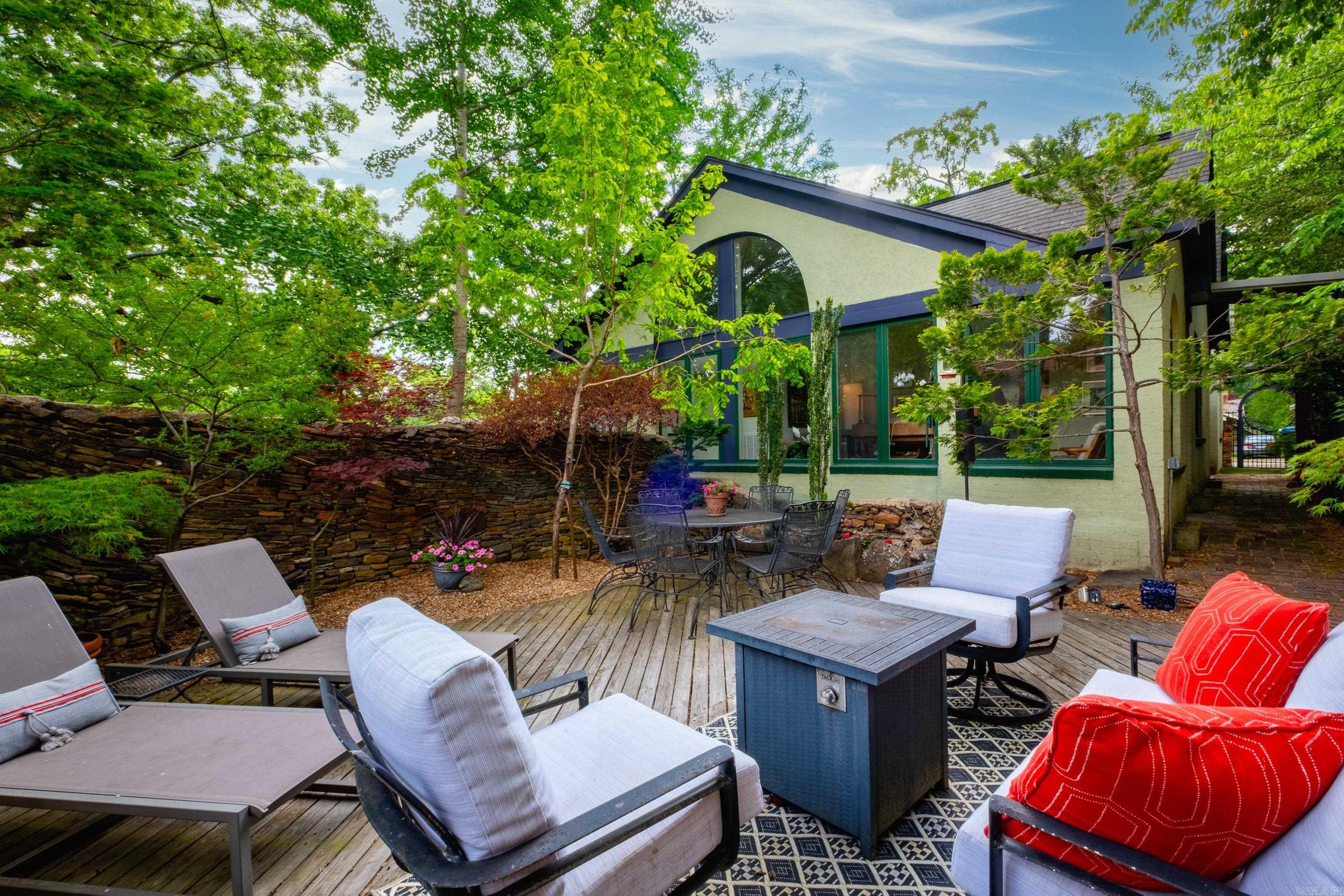 CRYSTAL COURT - Residential