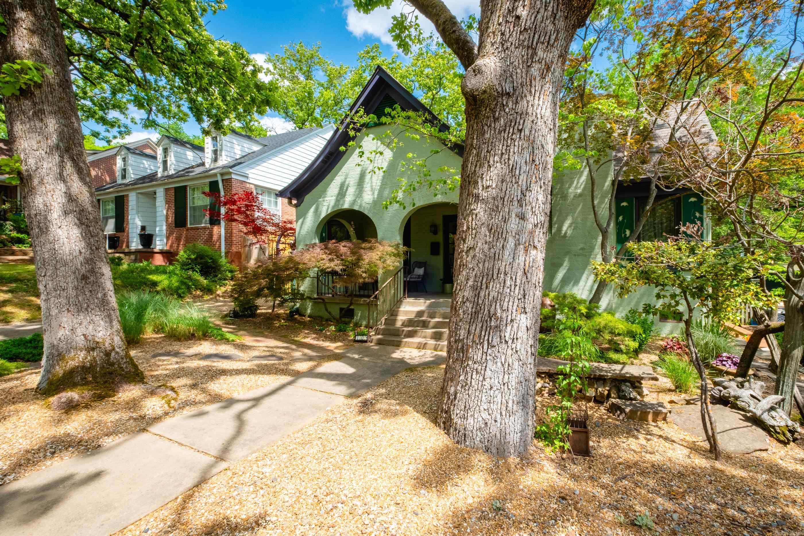 CRYSTAL COURT - Residential