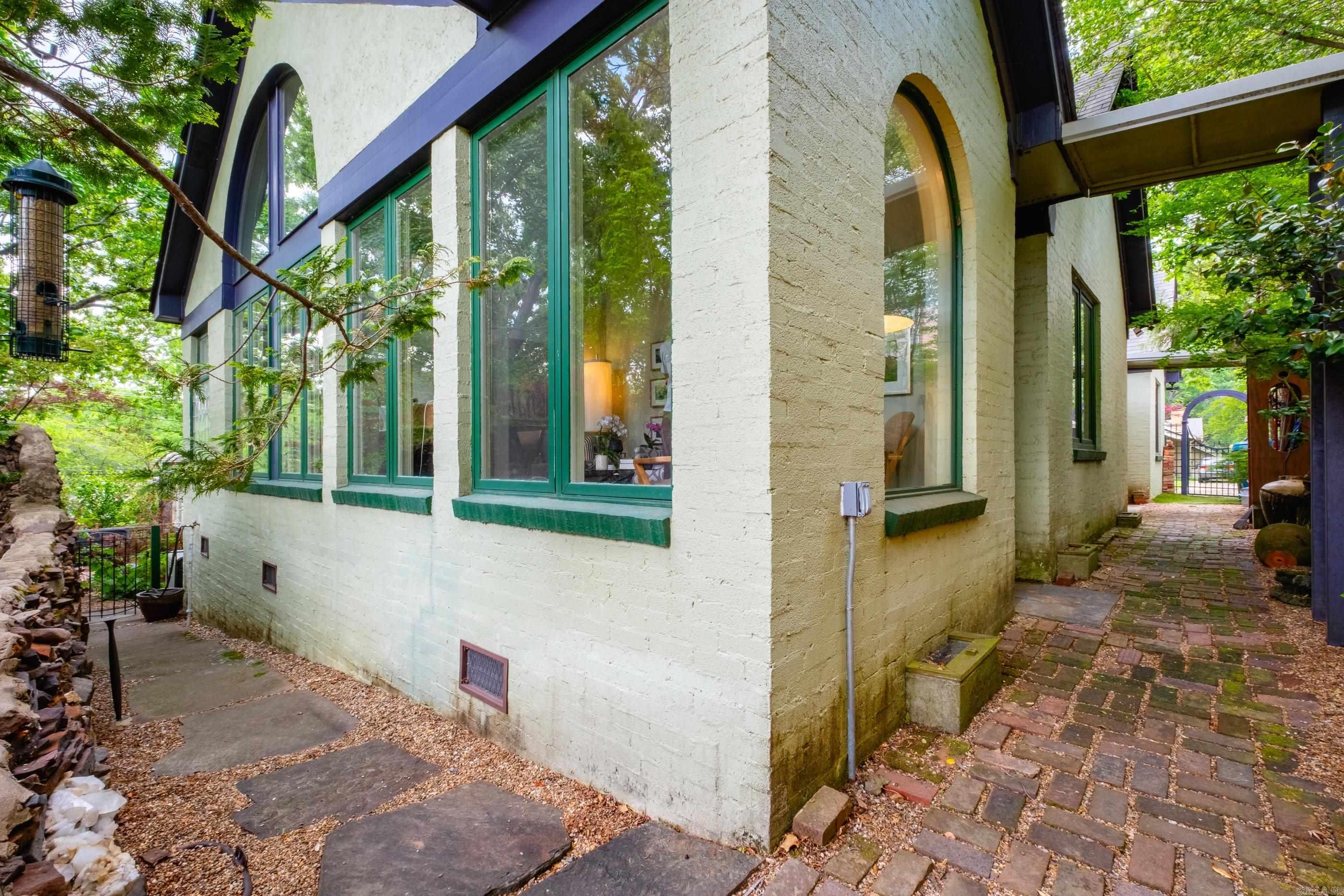 CRYSTAL COURT - Residential