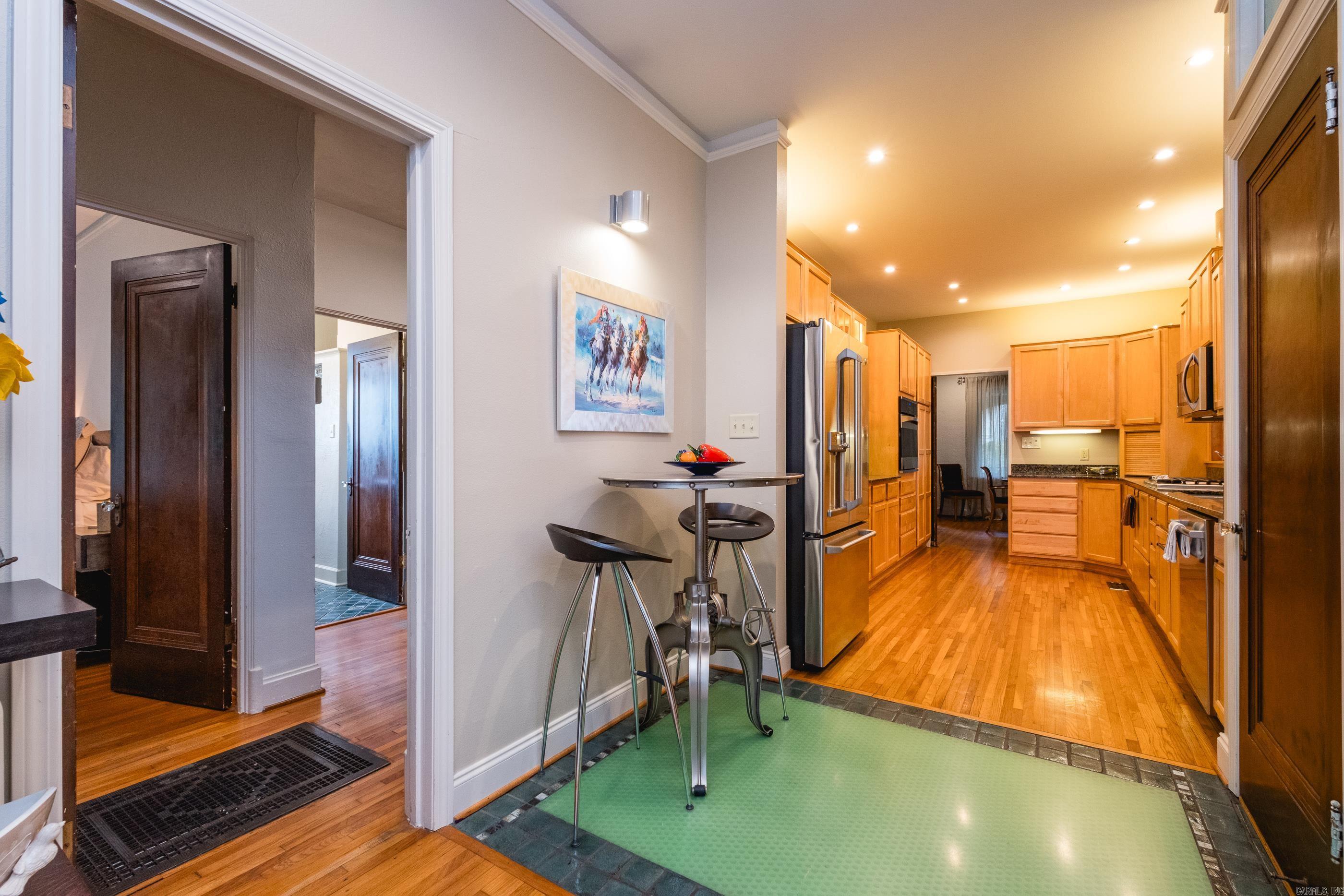 CRYSTAL COURT - Residential