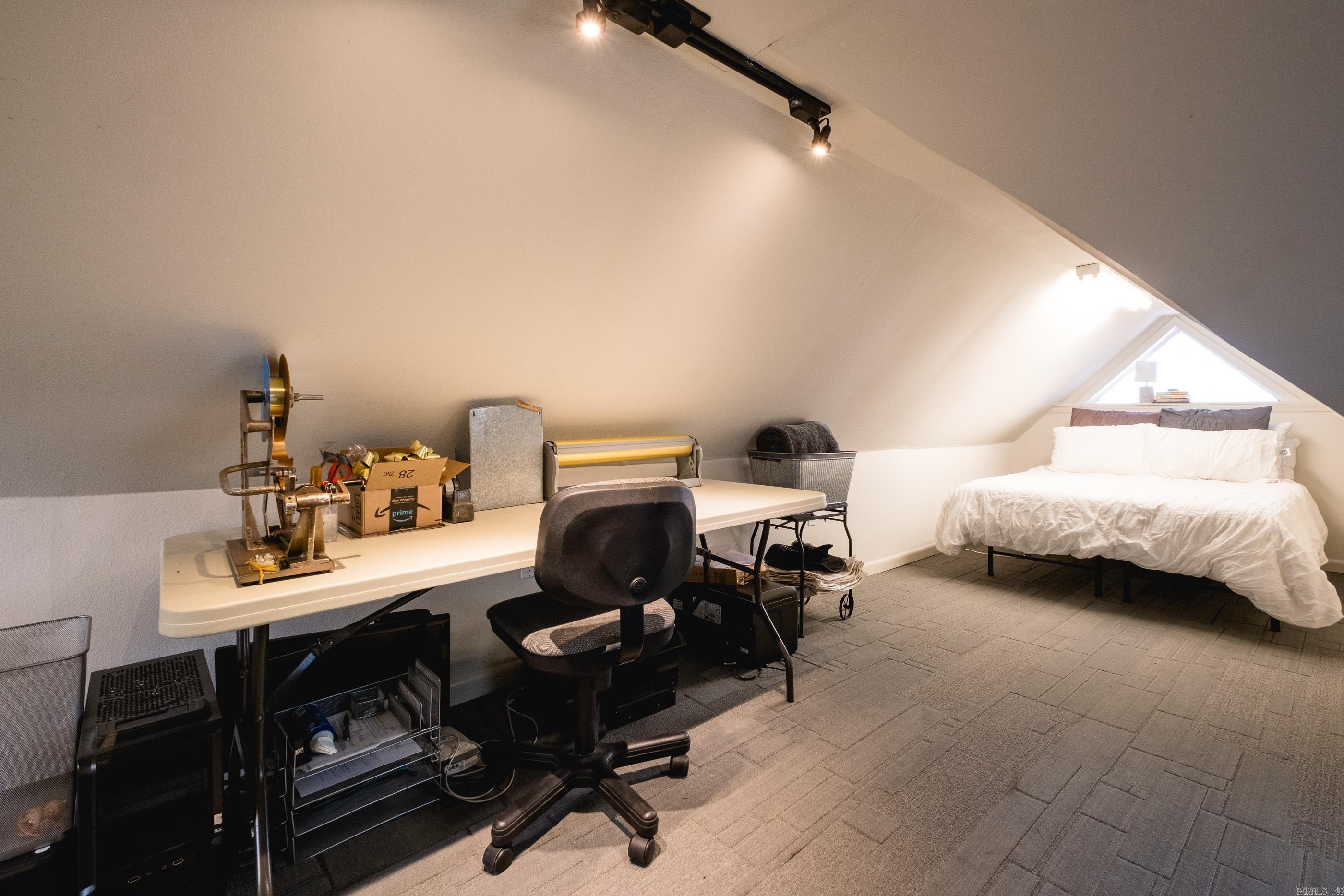 CRYSTAL COURT - Residential