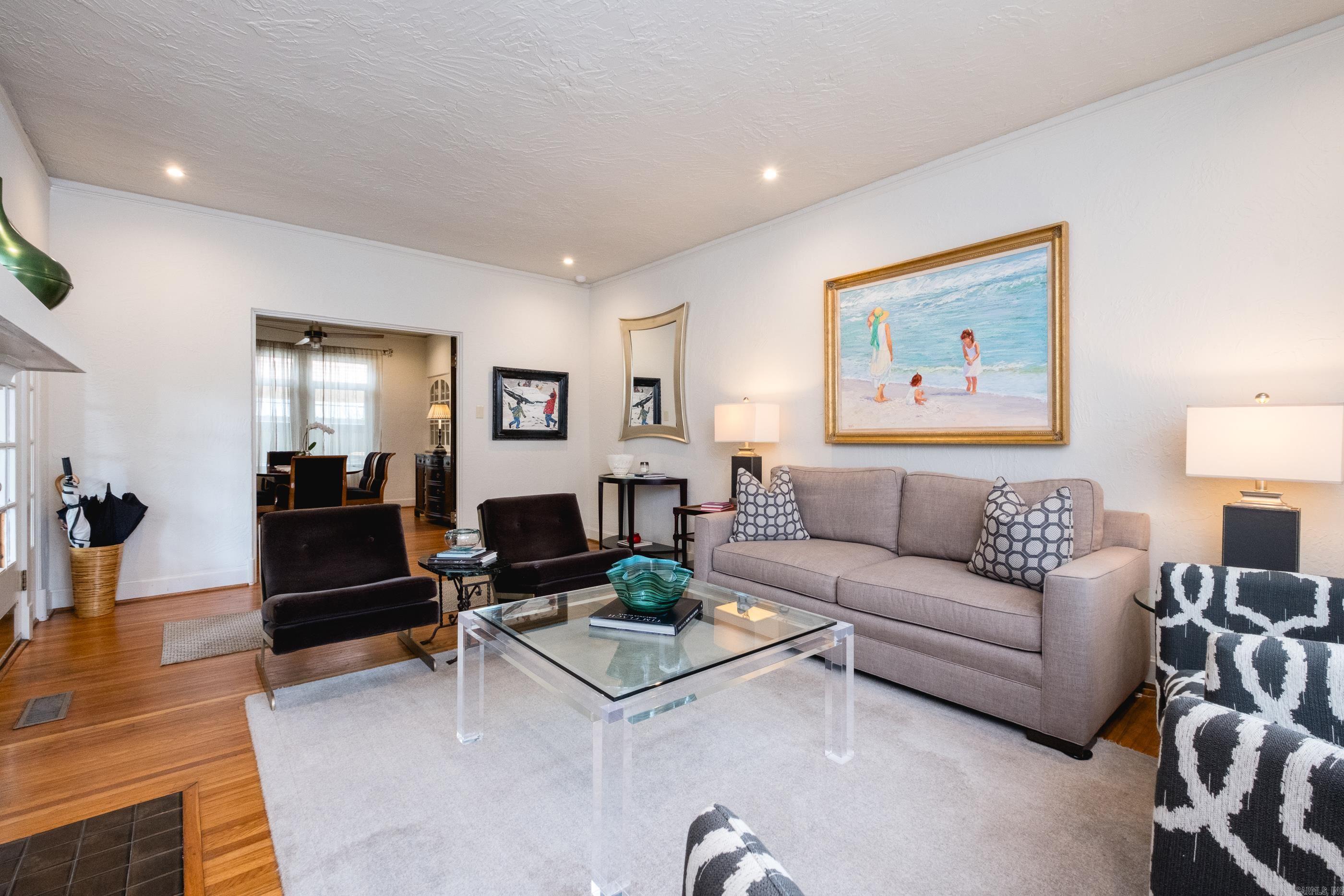 CRYSTAL COURT - Residential